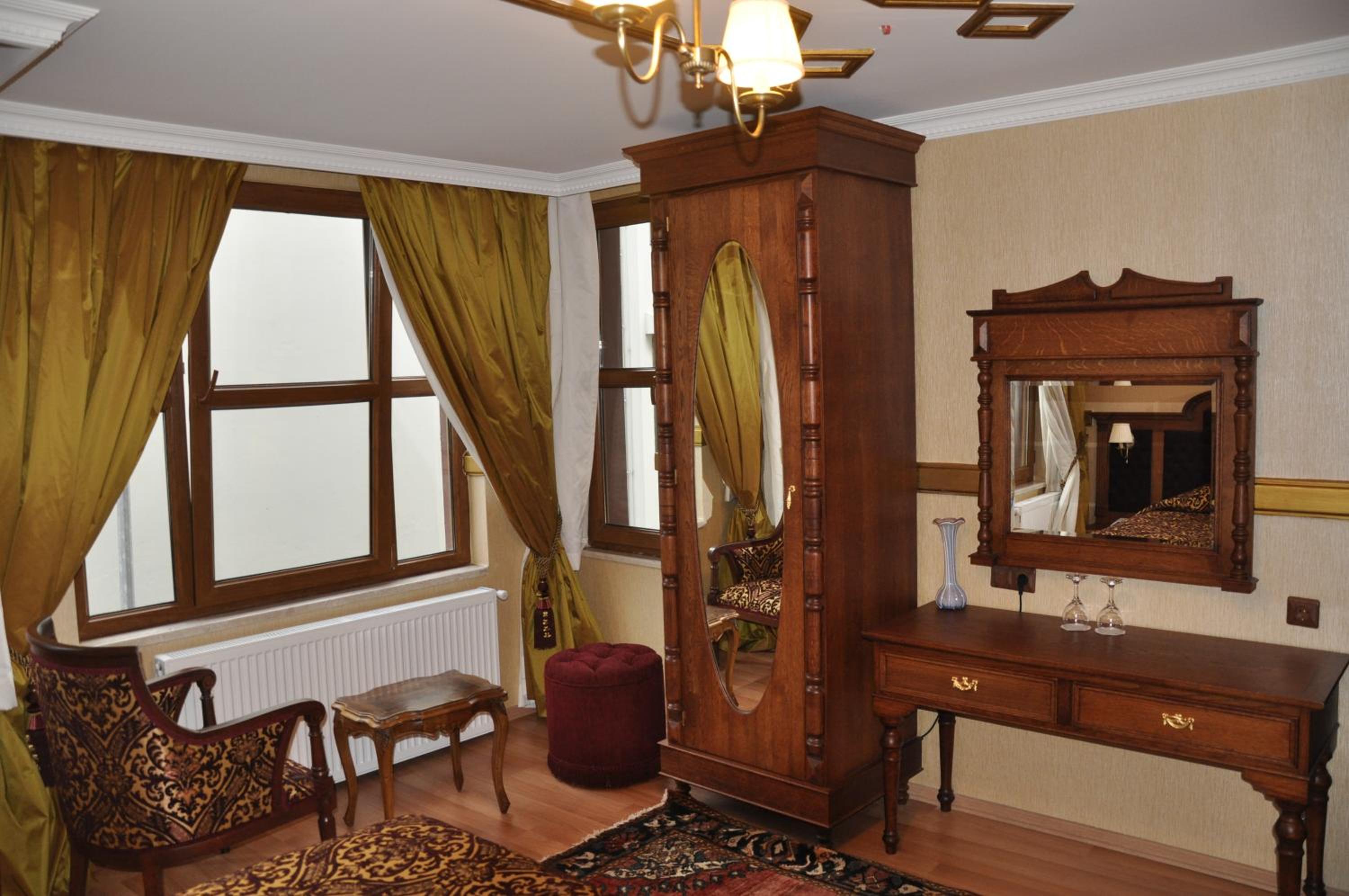 Family Room photo 3