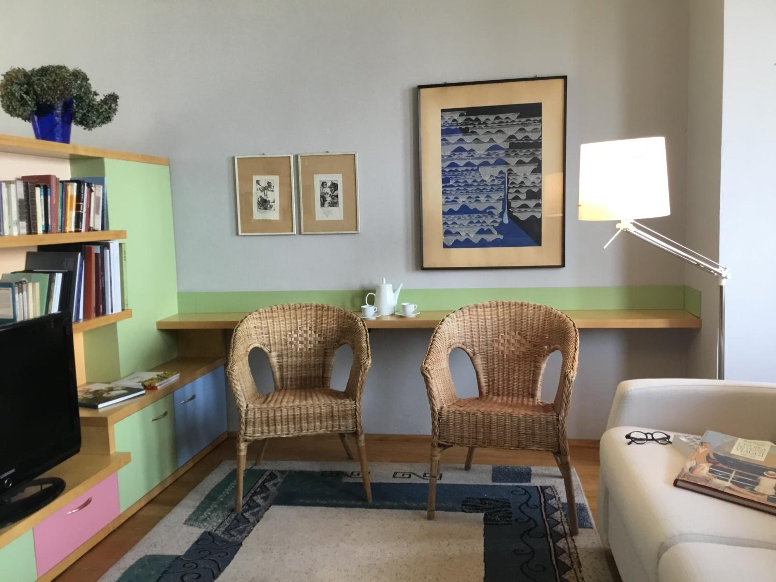 Apartment with Lake View and Combo Window