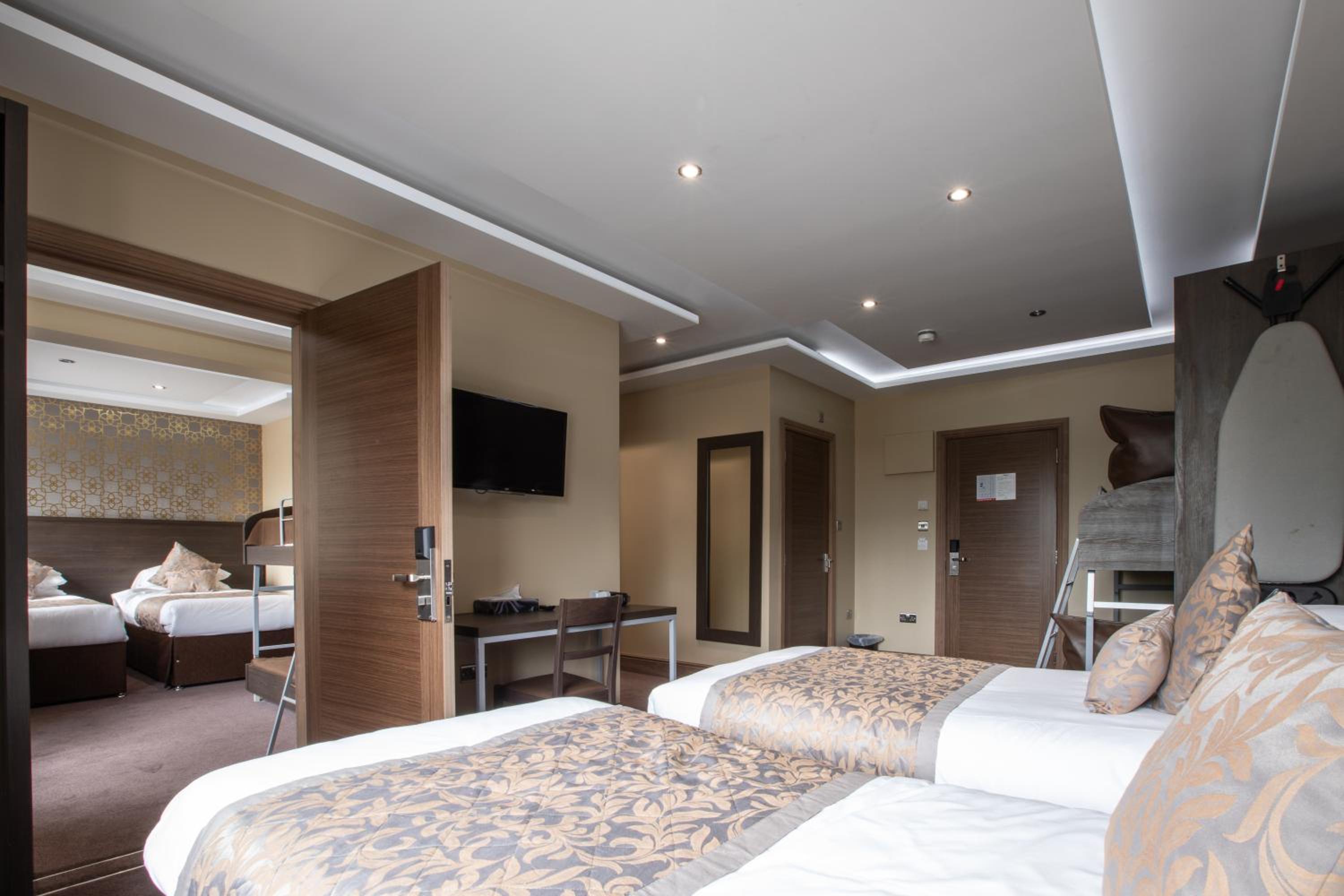 Deluxe Studio (2 Rooms ) Twin Beds photo 3