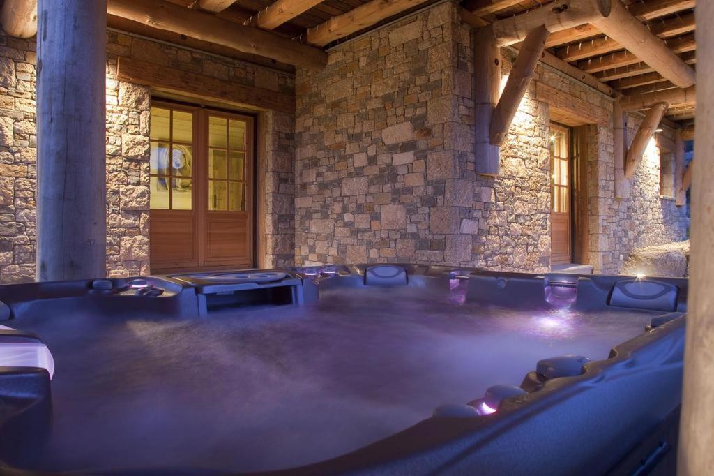 Chalet (12 Adults)