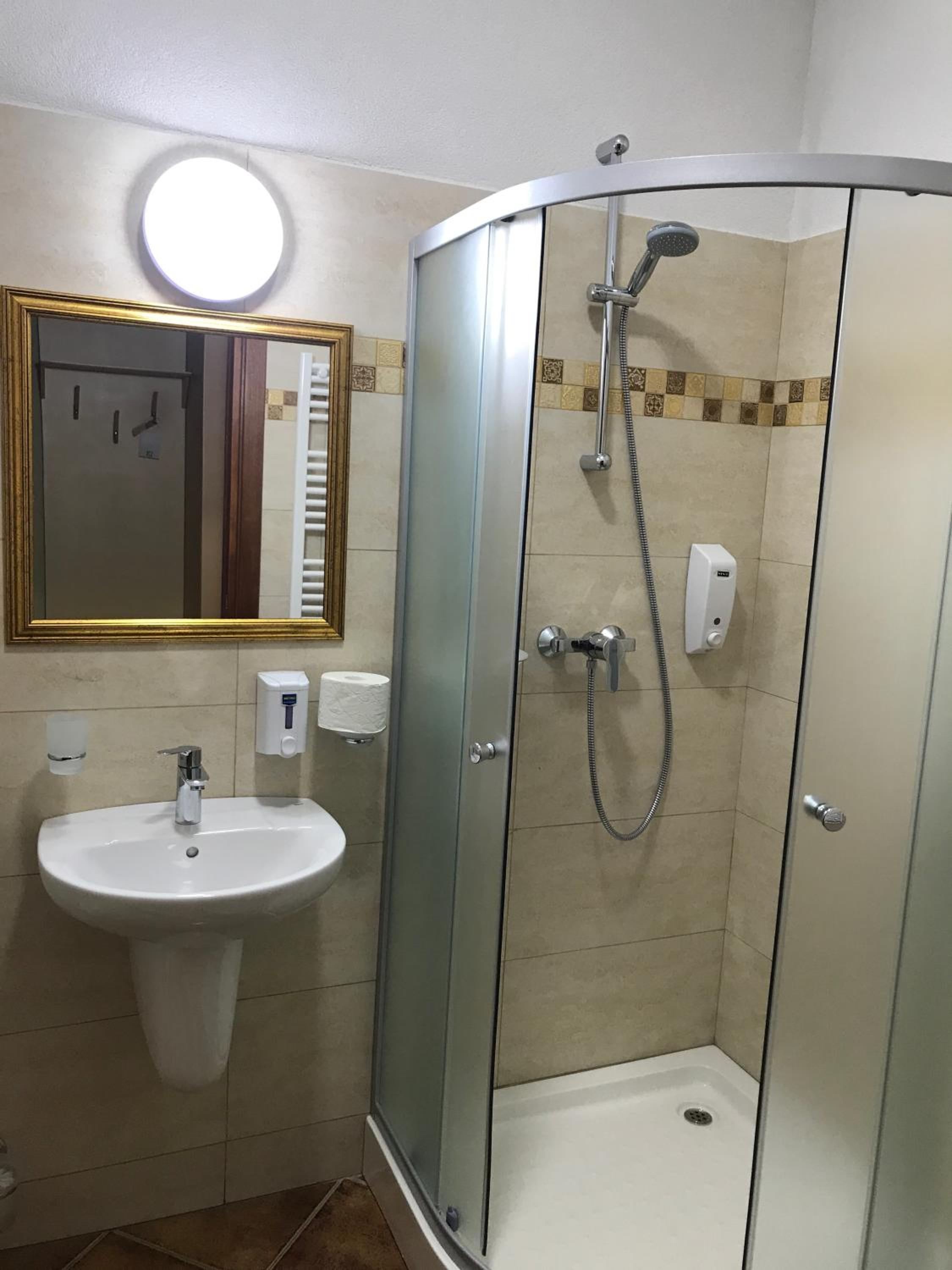 Standard Double Room - Photo 28