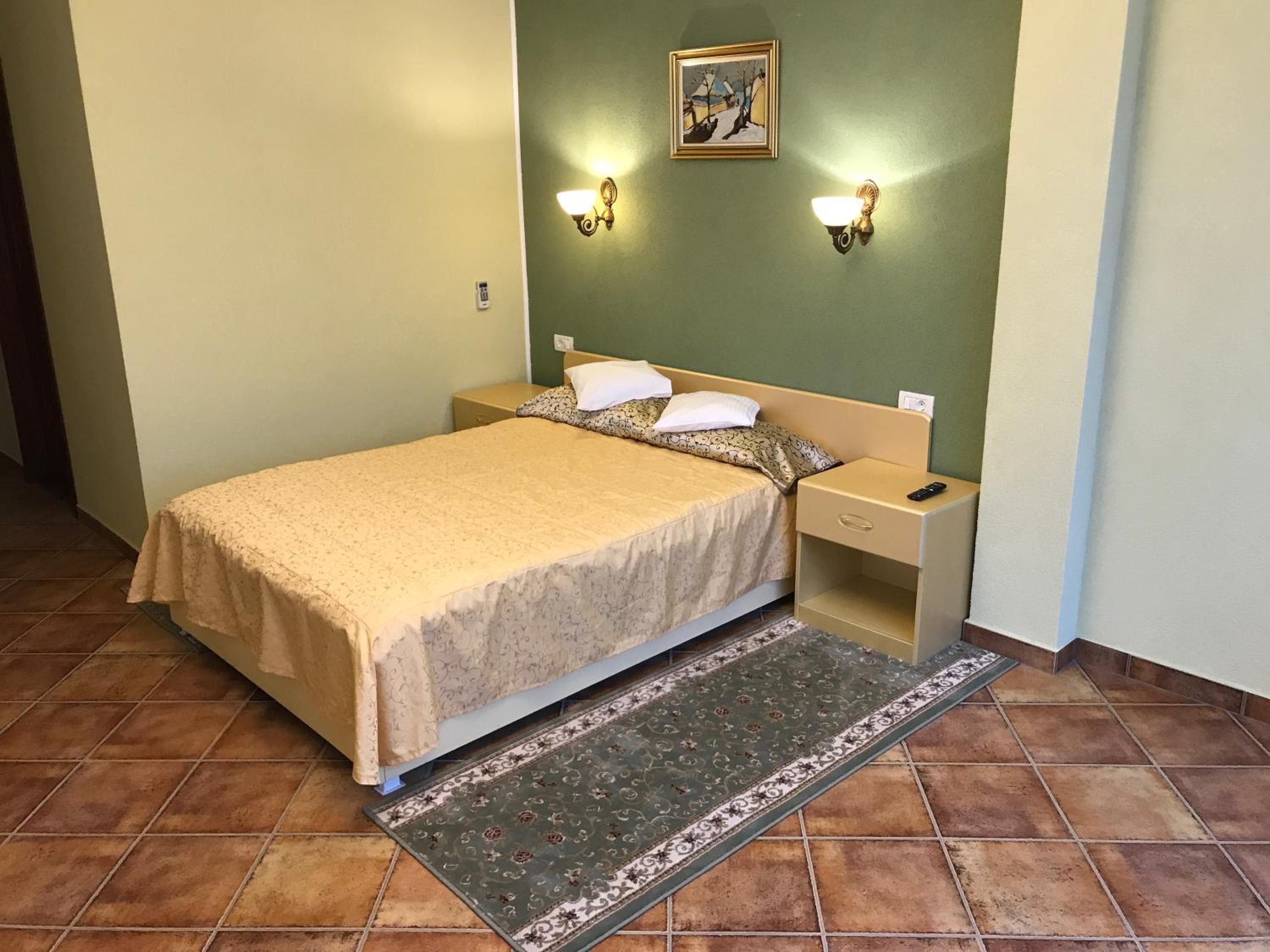 Standard Double Room - Photo 8