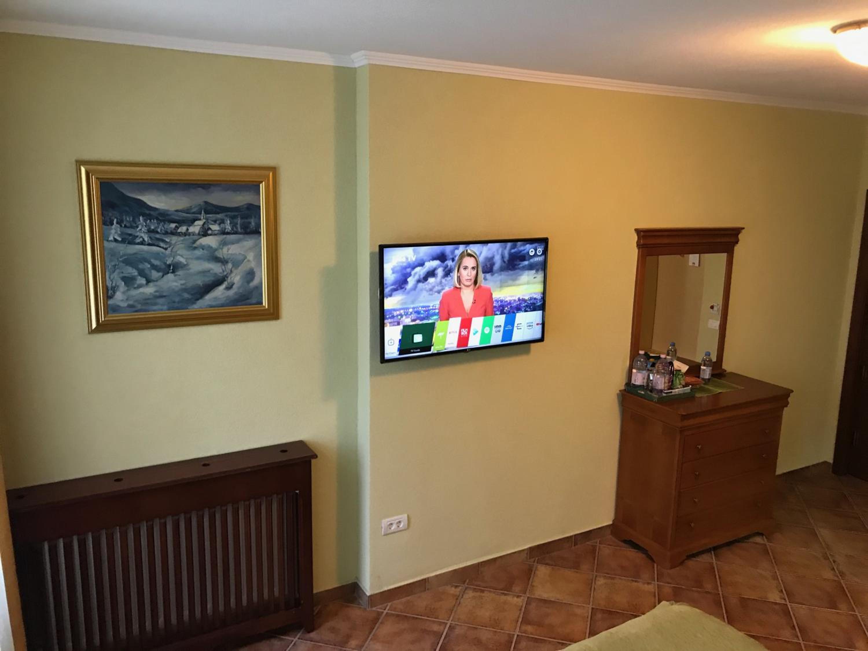Standard Double Room - Photo 13