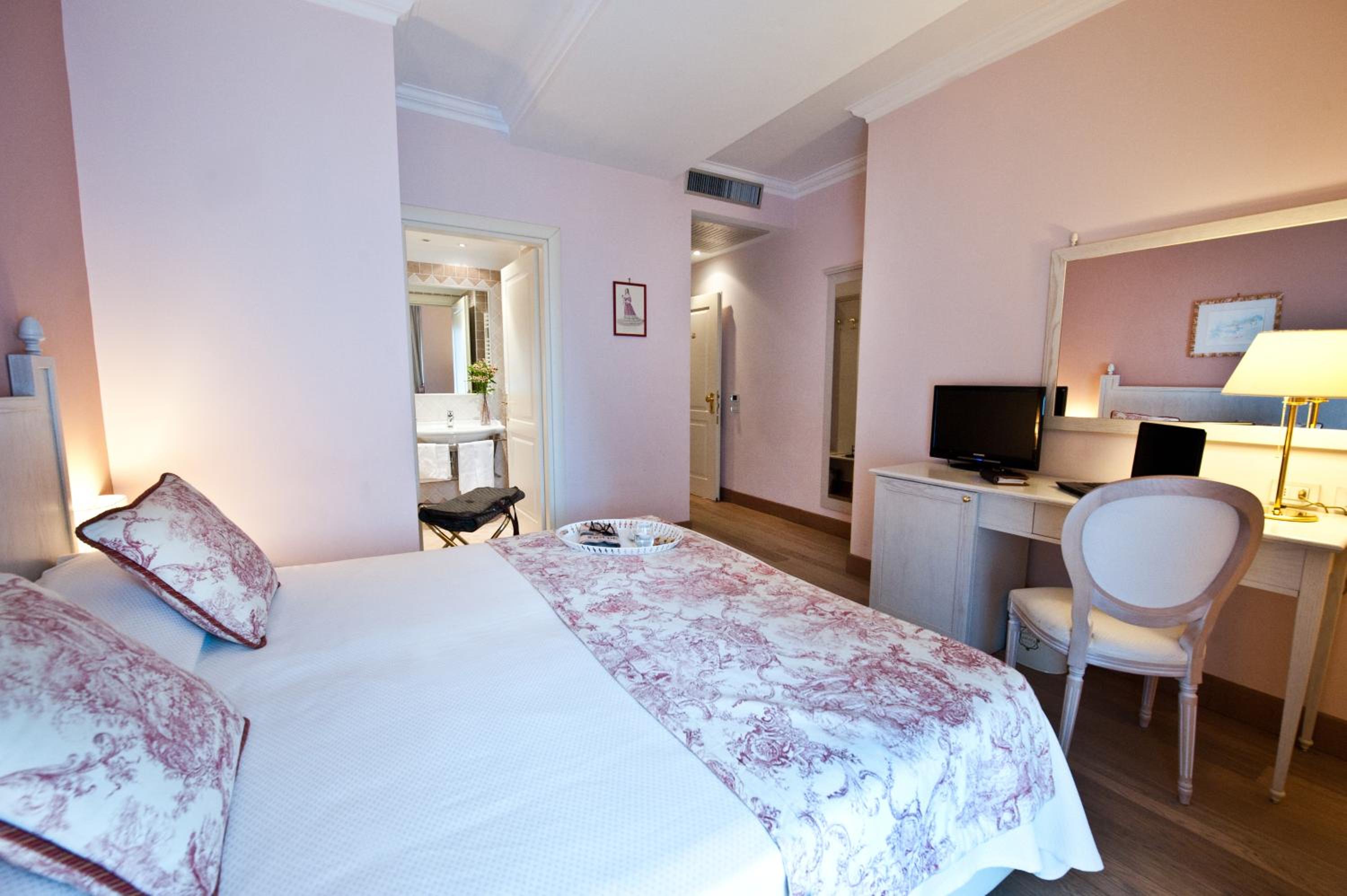 Standard Double Room - Photo 5