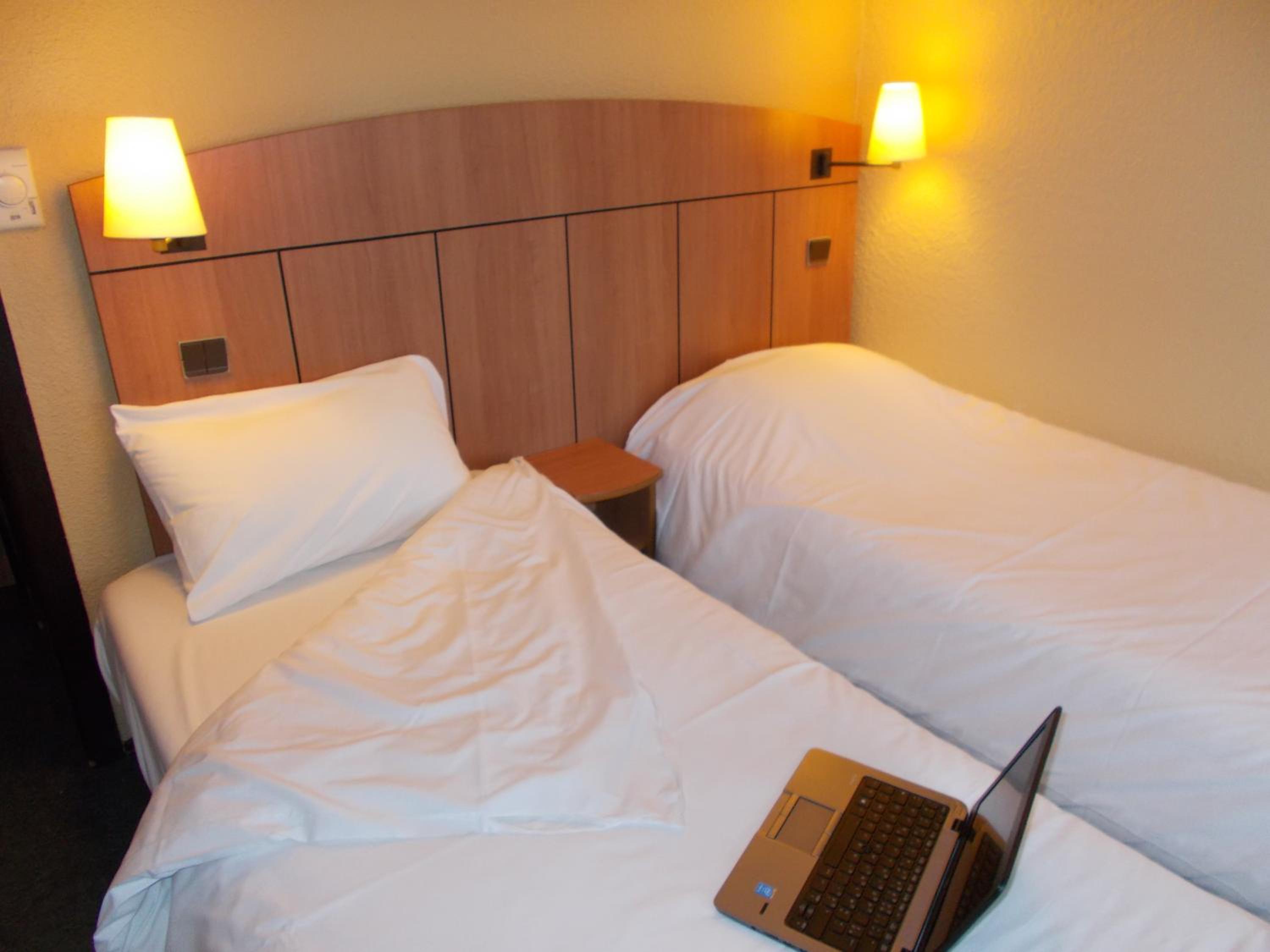 Twin Room - Photo 1