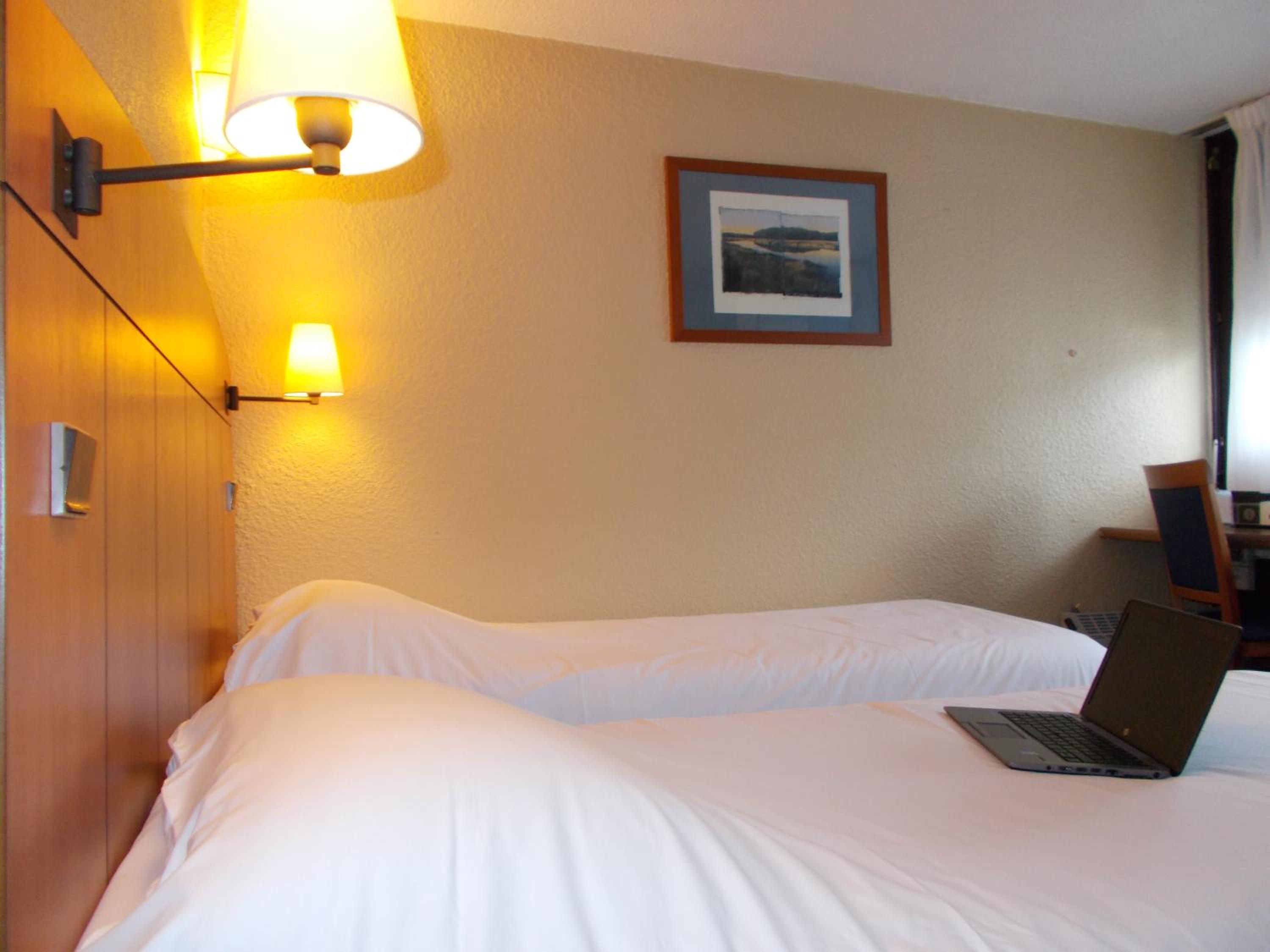 Twin Room - Photo 8