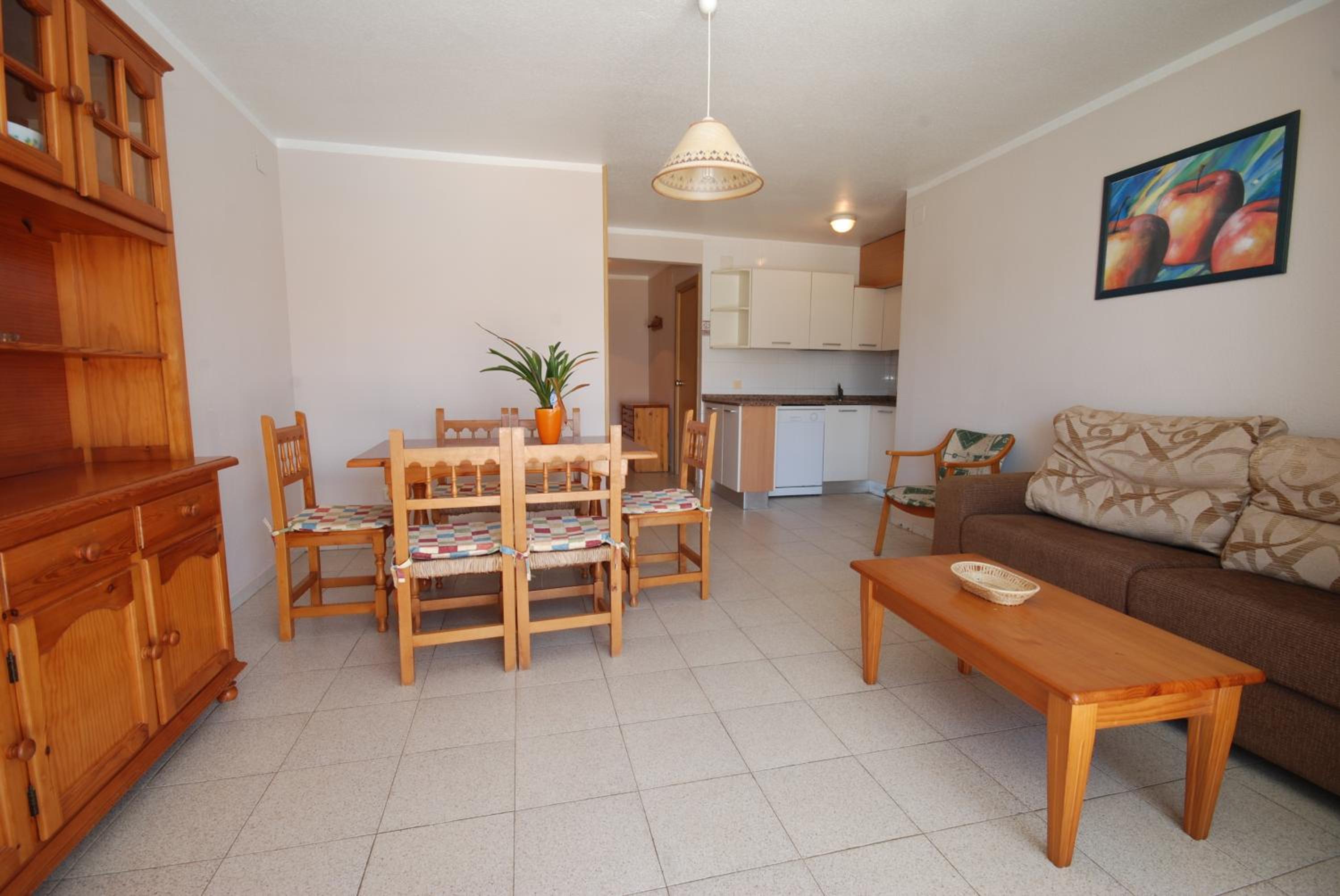 One-Bedroom Apartment (4-6 Adults) photo 3