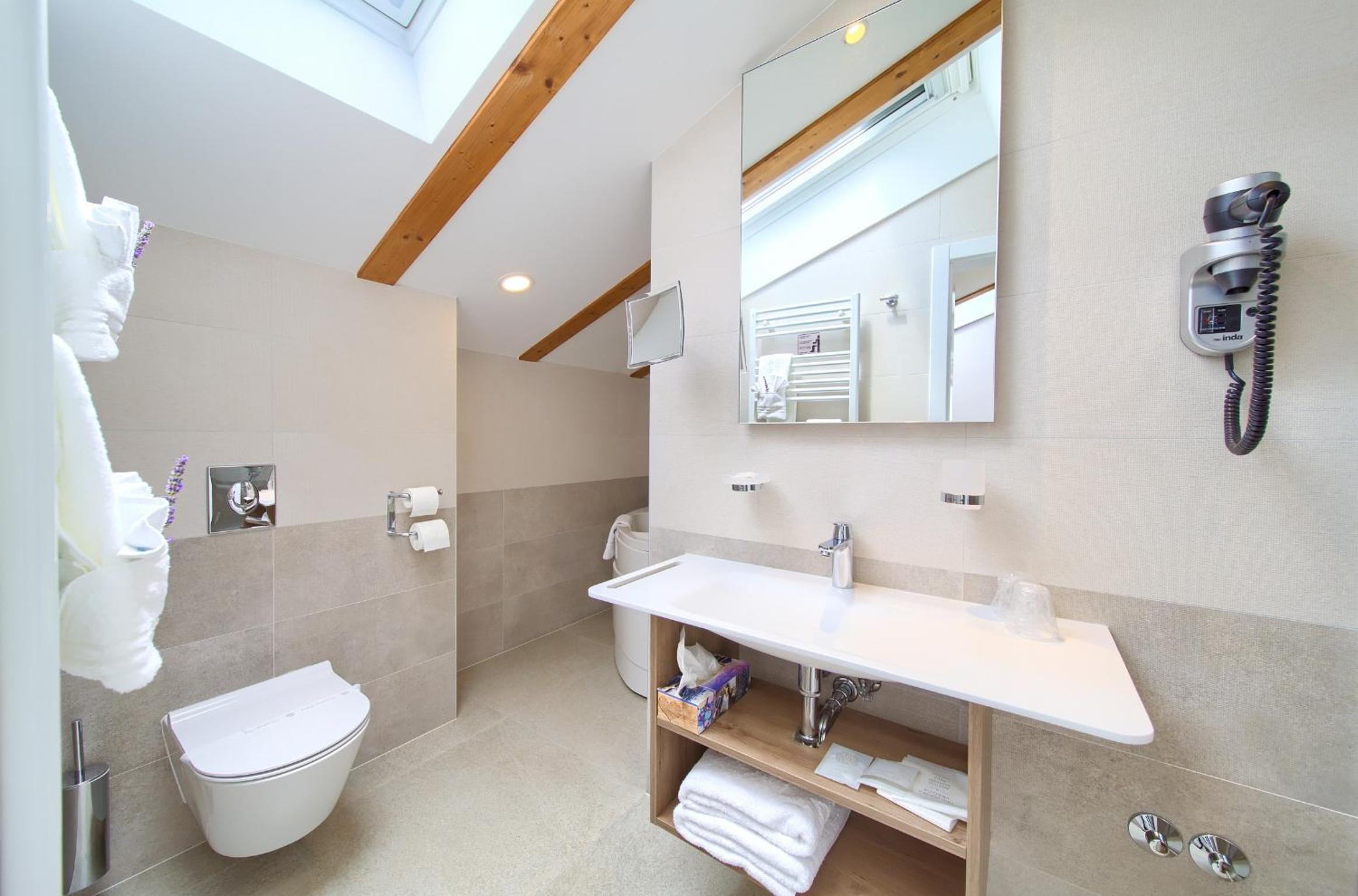 Suite with Park View - Attic photo 2