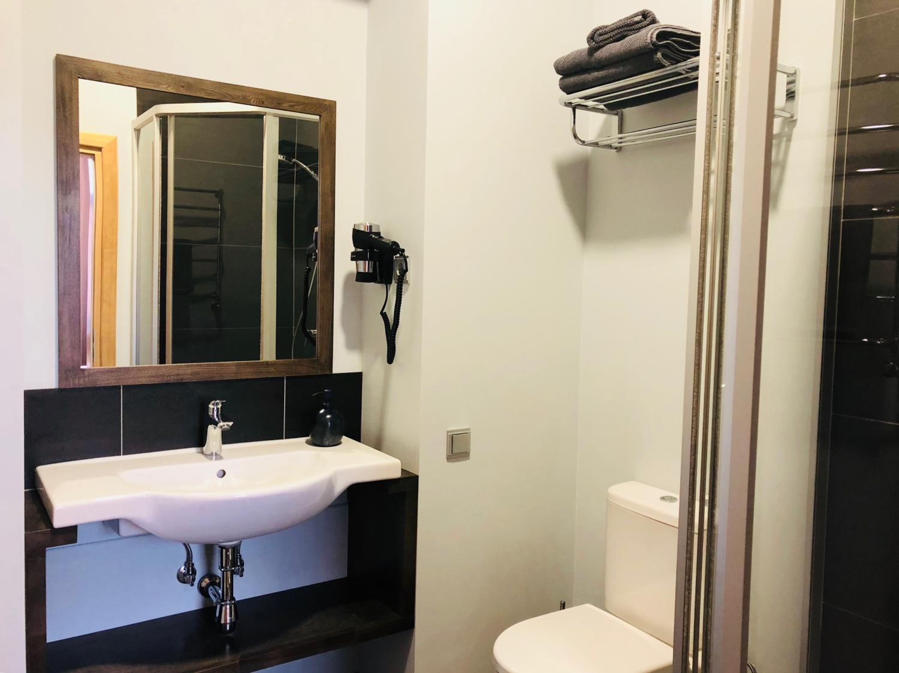 Deluxe Double Room - Photo 15