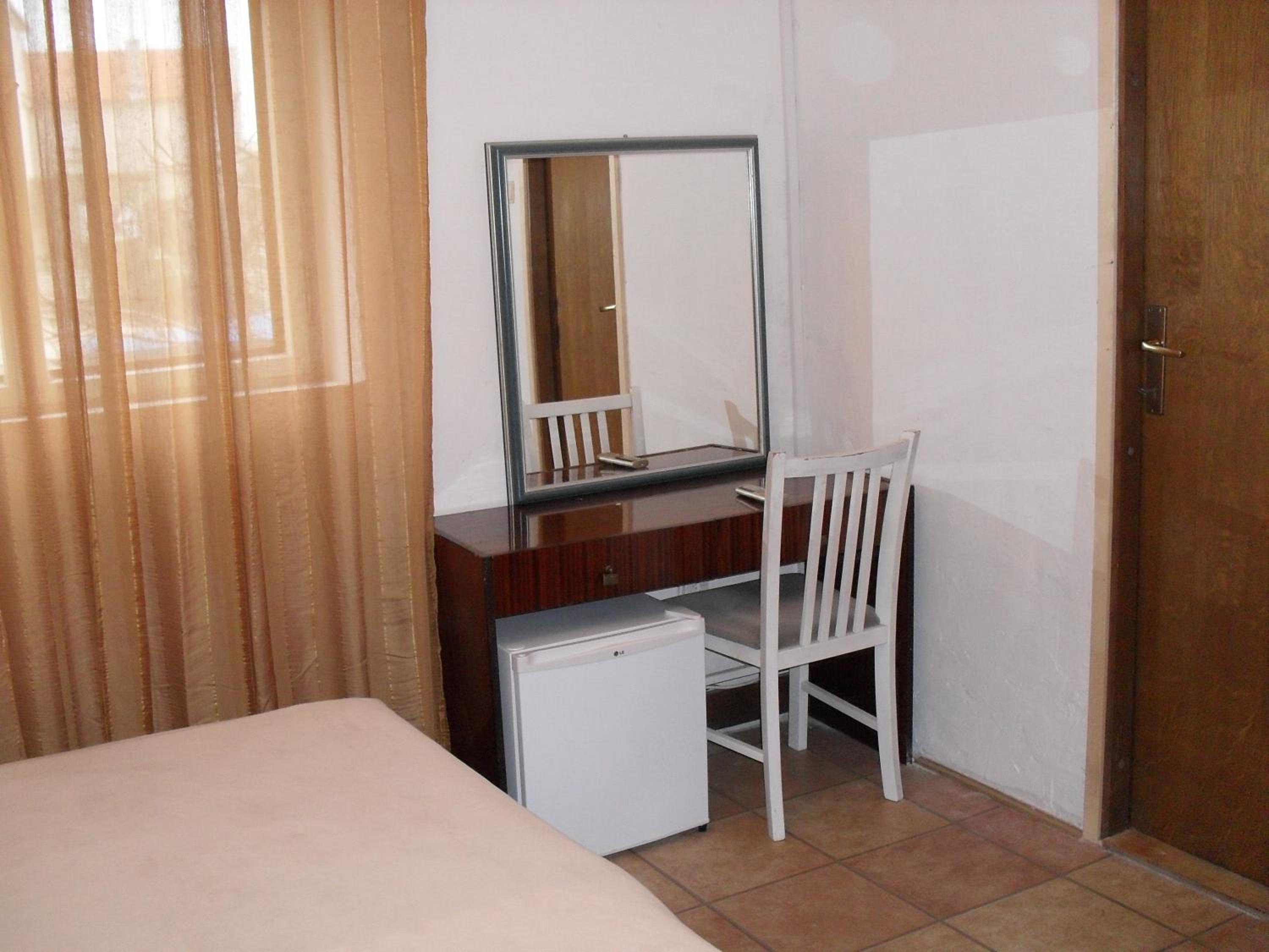 Double Room - Photo 2