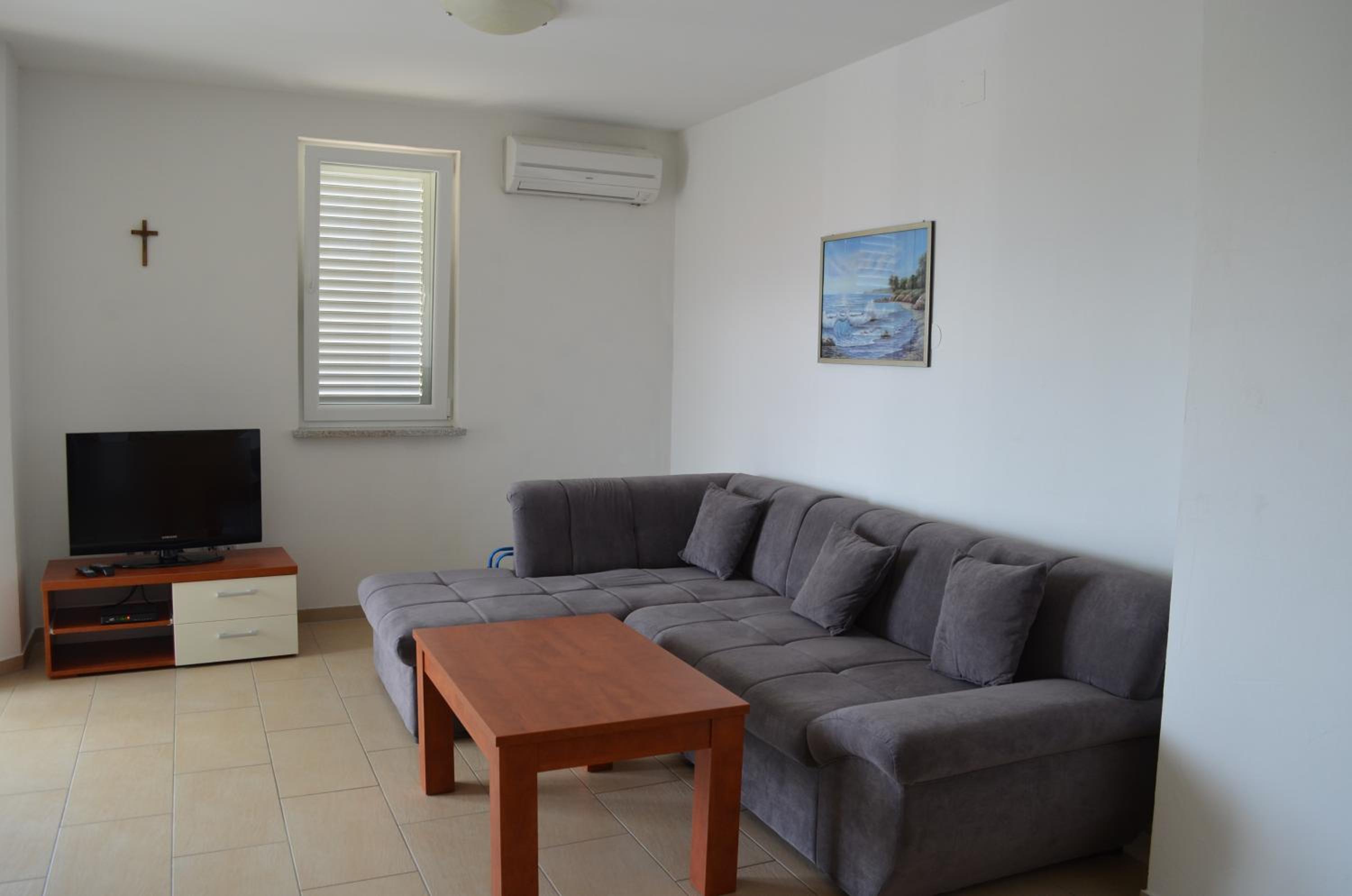 Two-Bedroom Apartment with Balcony photo 2