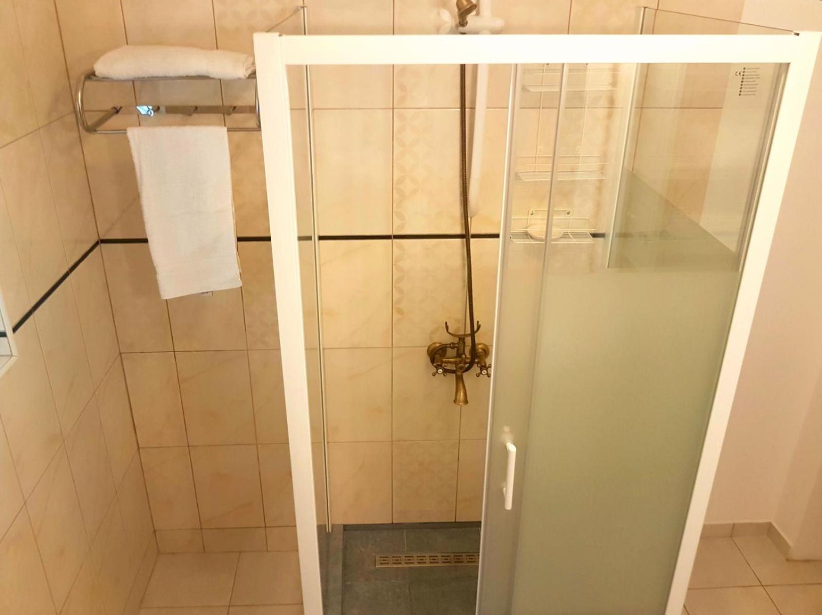 Double Room with Shared Bathroom photo 3