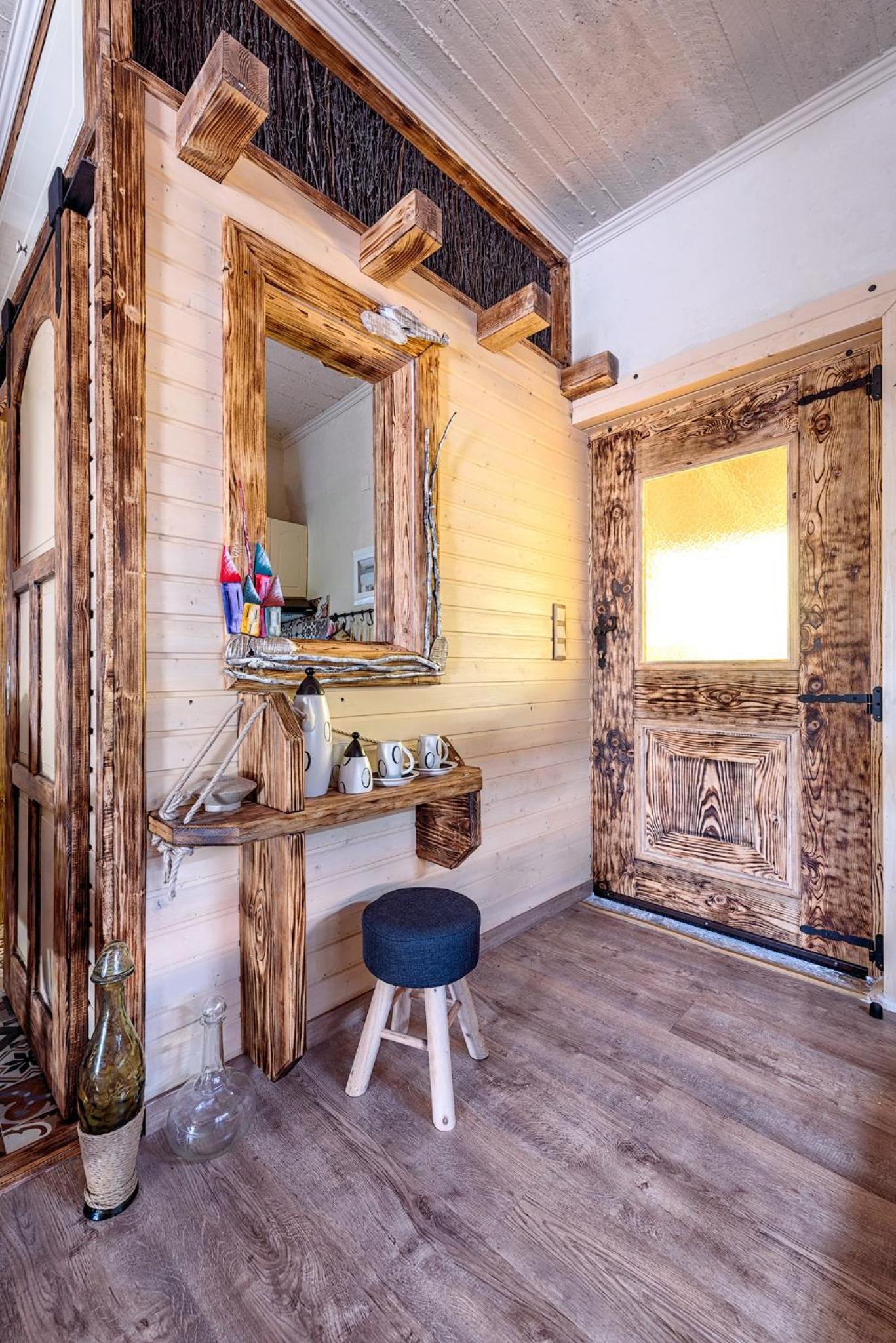 Deluxe Double Room with Bath - Photo 6