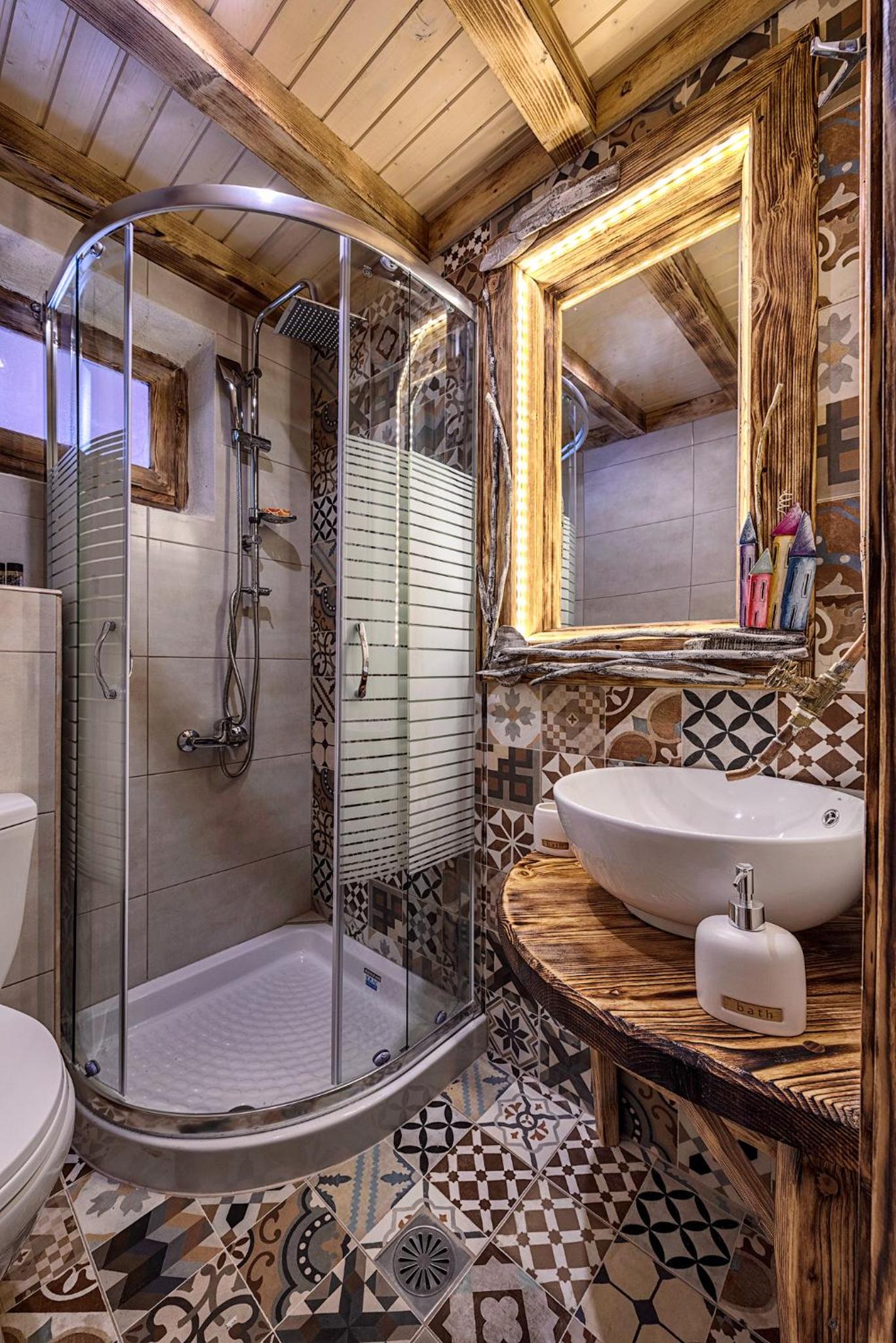 Deluxe Double Room with Bath - Photo 3