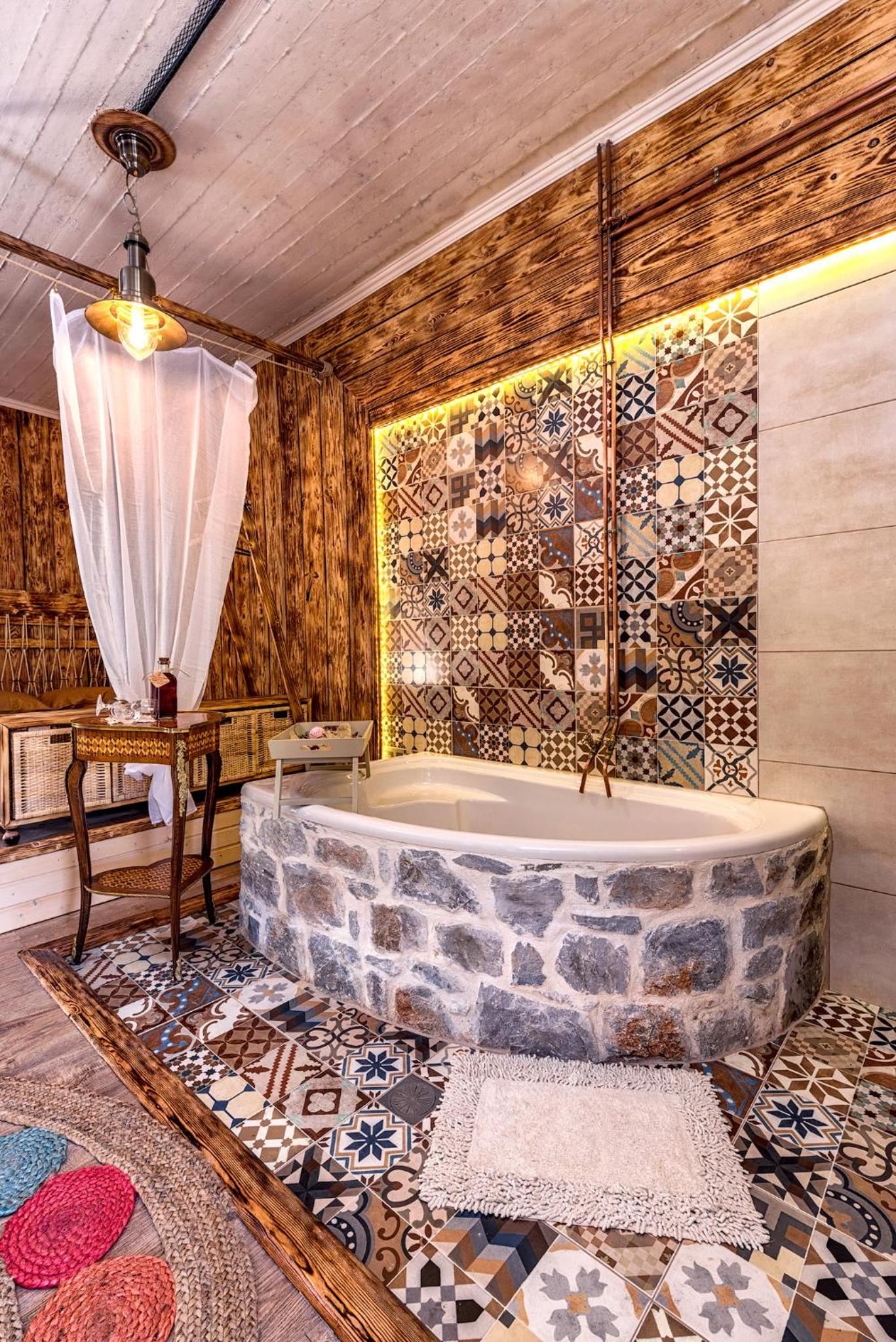 Deluxe Double Room with Bath - Photo 2