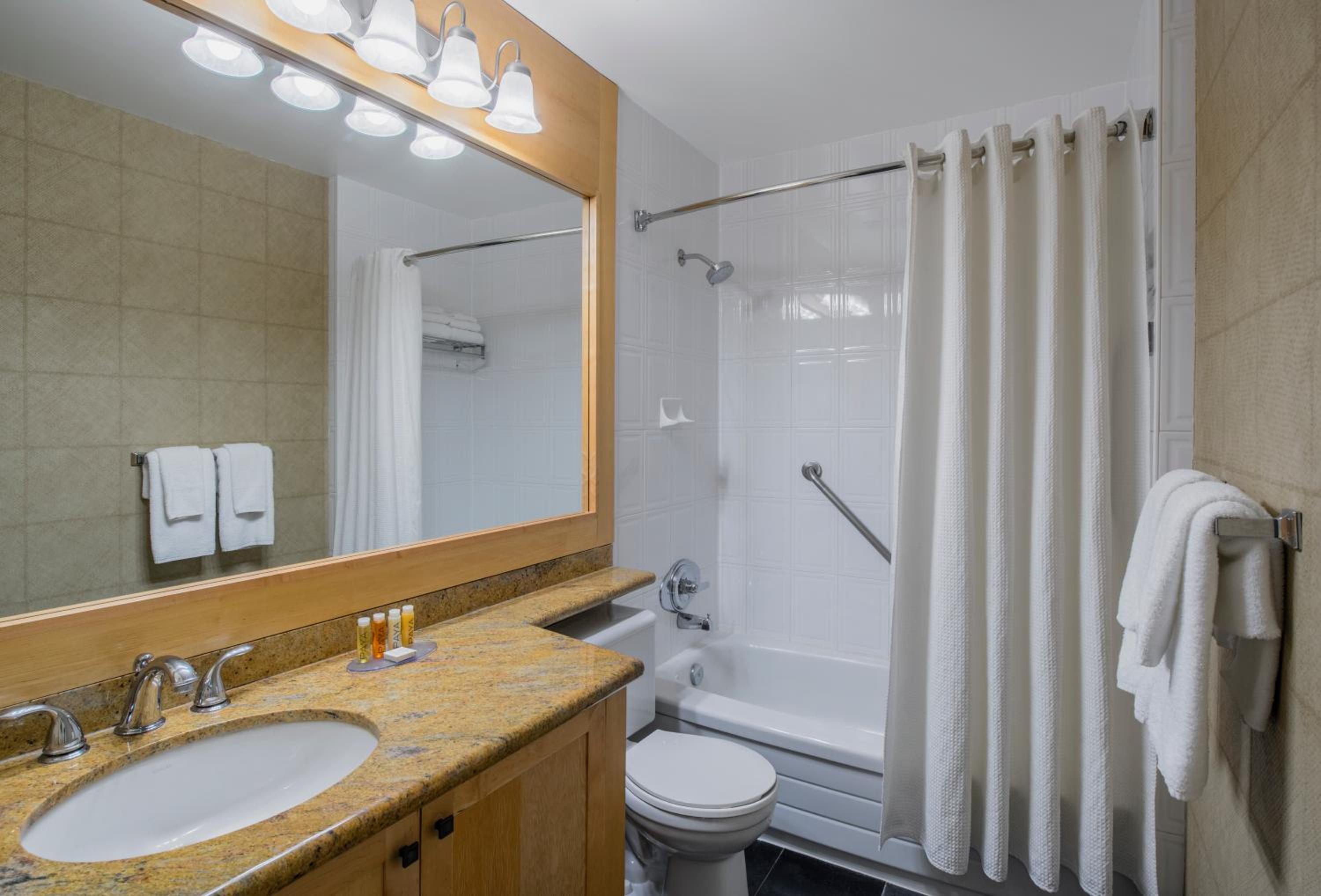 Queen Loft Suite - Photo 4