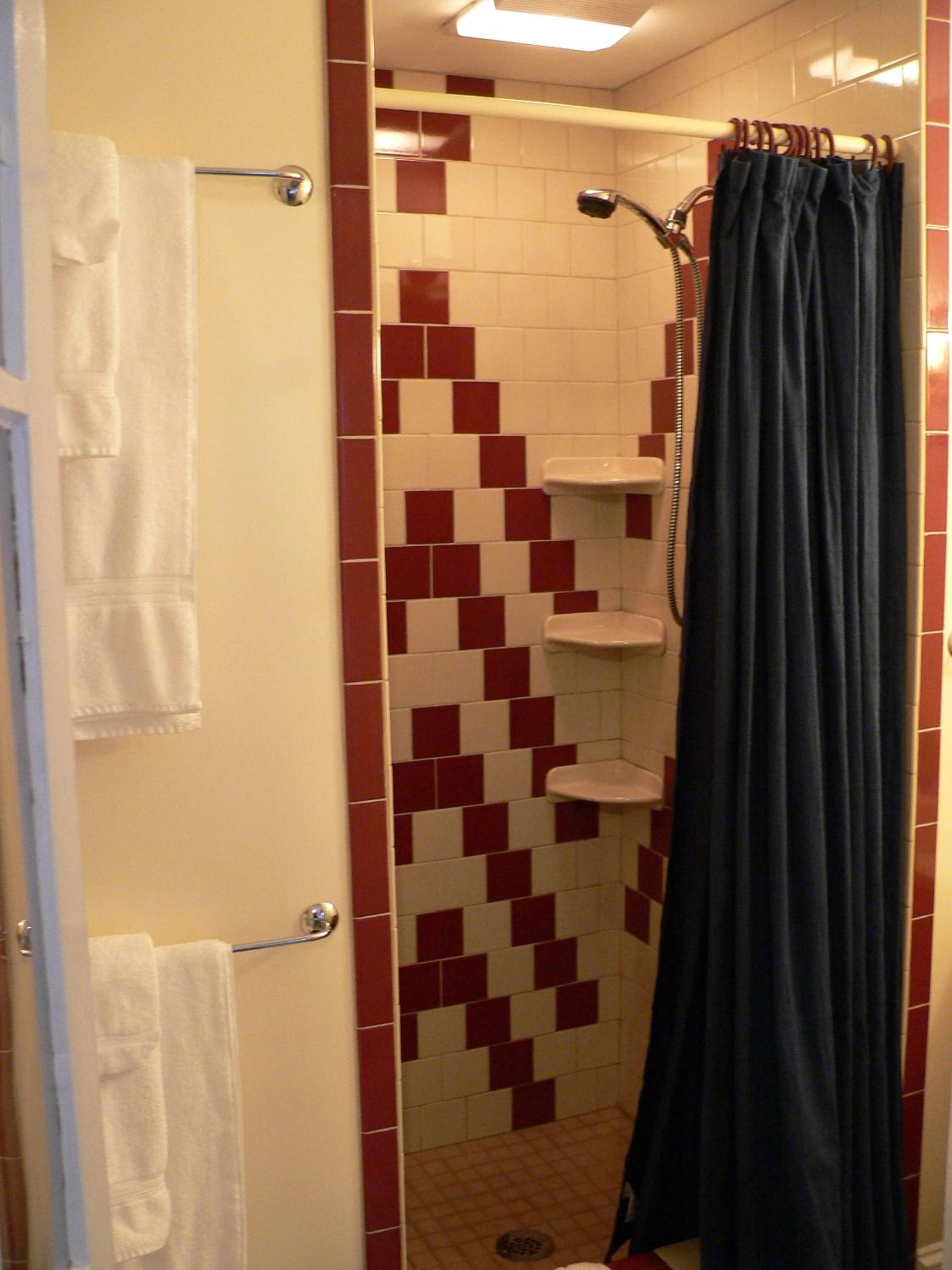 Queen and Twin Room photo 2