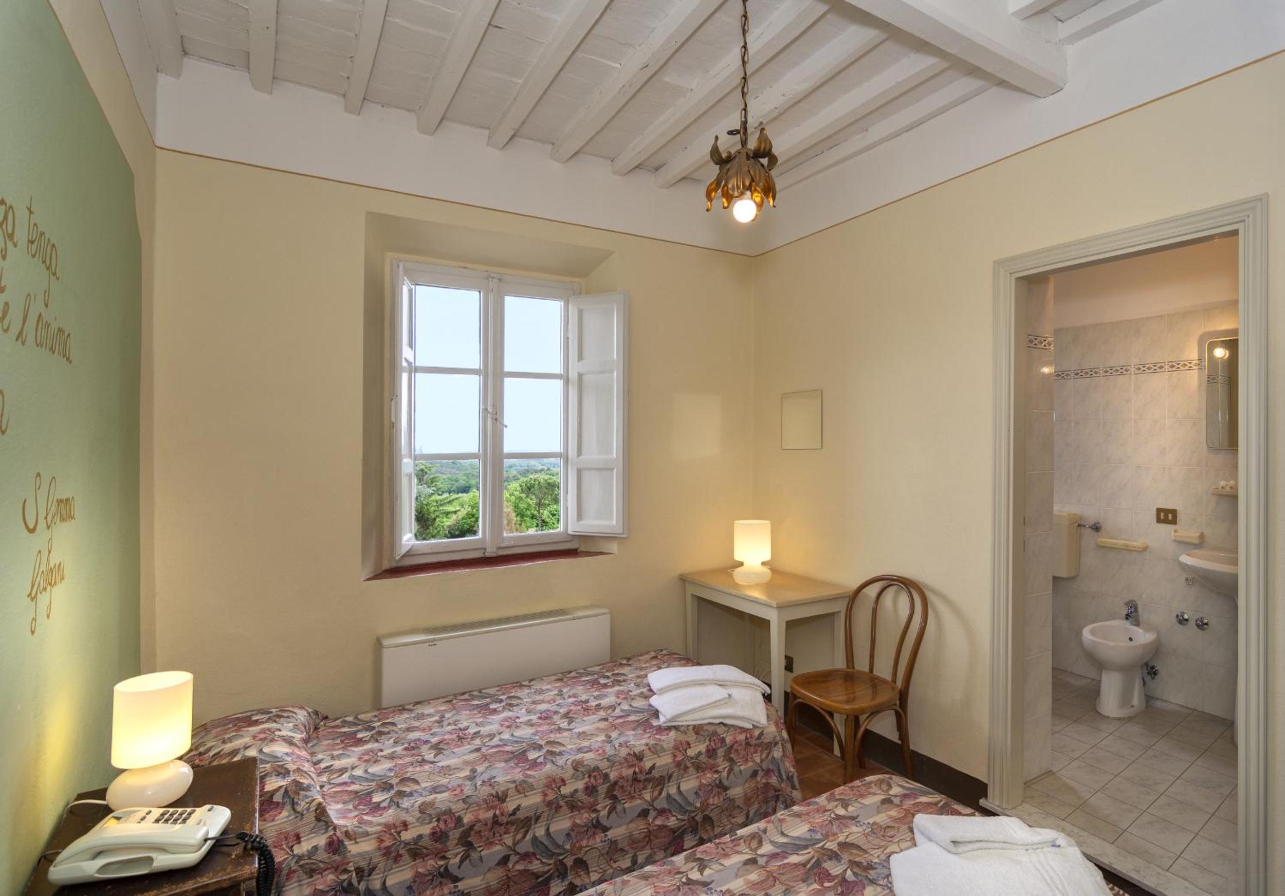 Twin Room - Photo 3