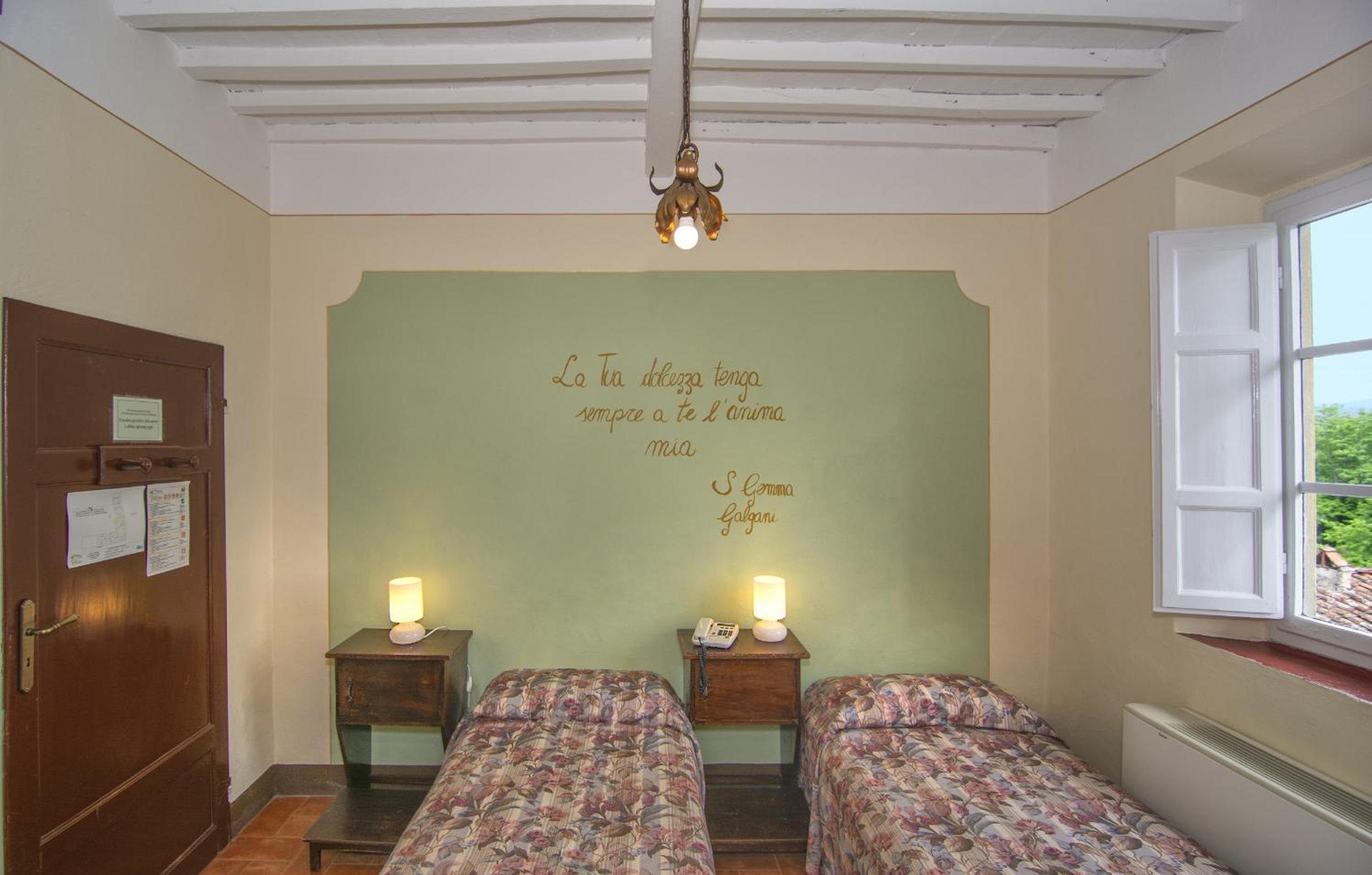 Twin Room - Photo 2