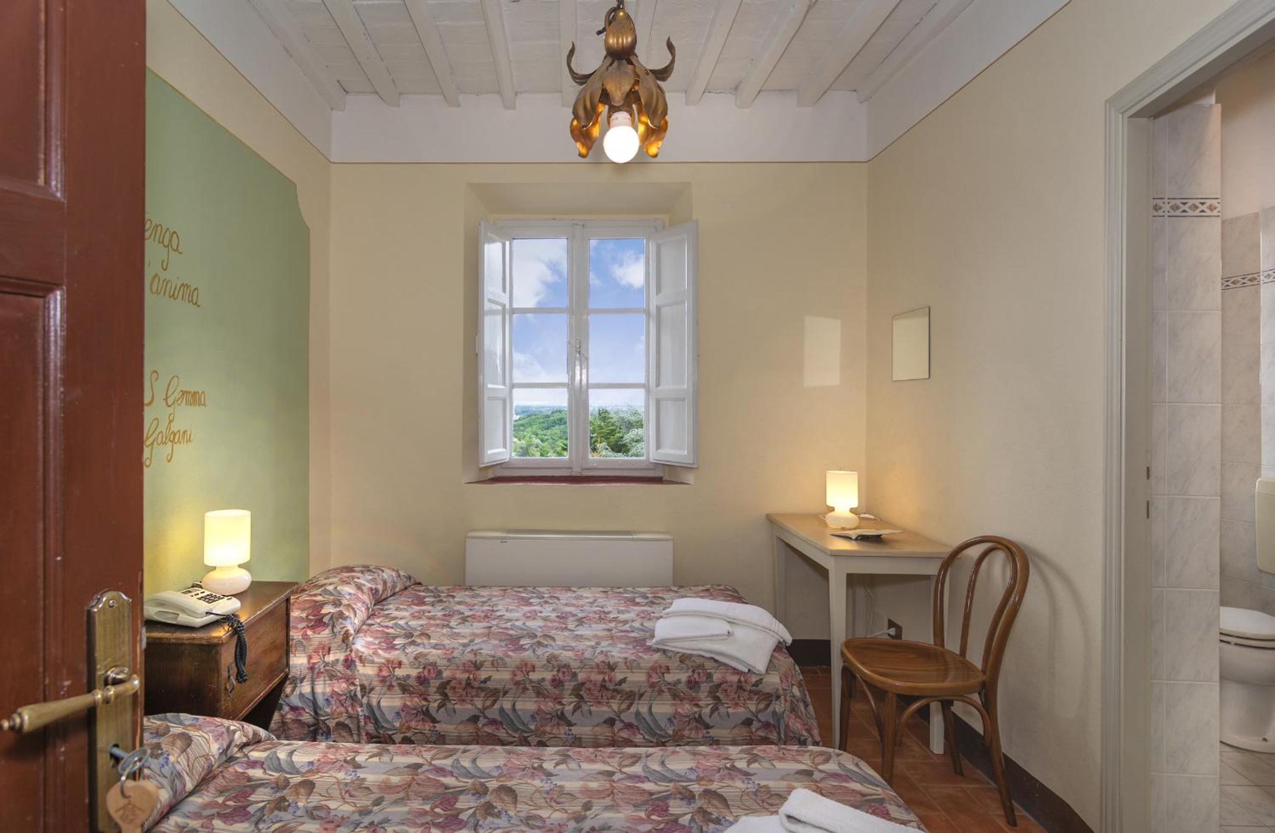 Twin Room - Photo 1