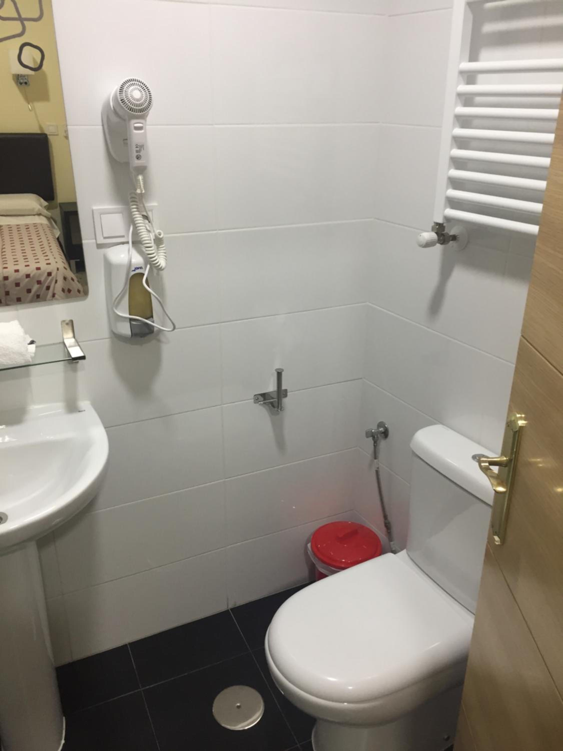 Superior Double Room with Private Bathroom — the supplier's photographs — photo 3