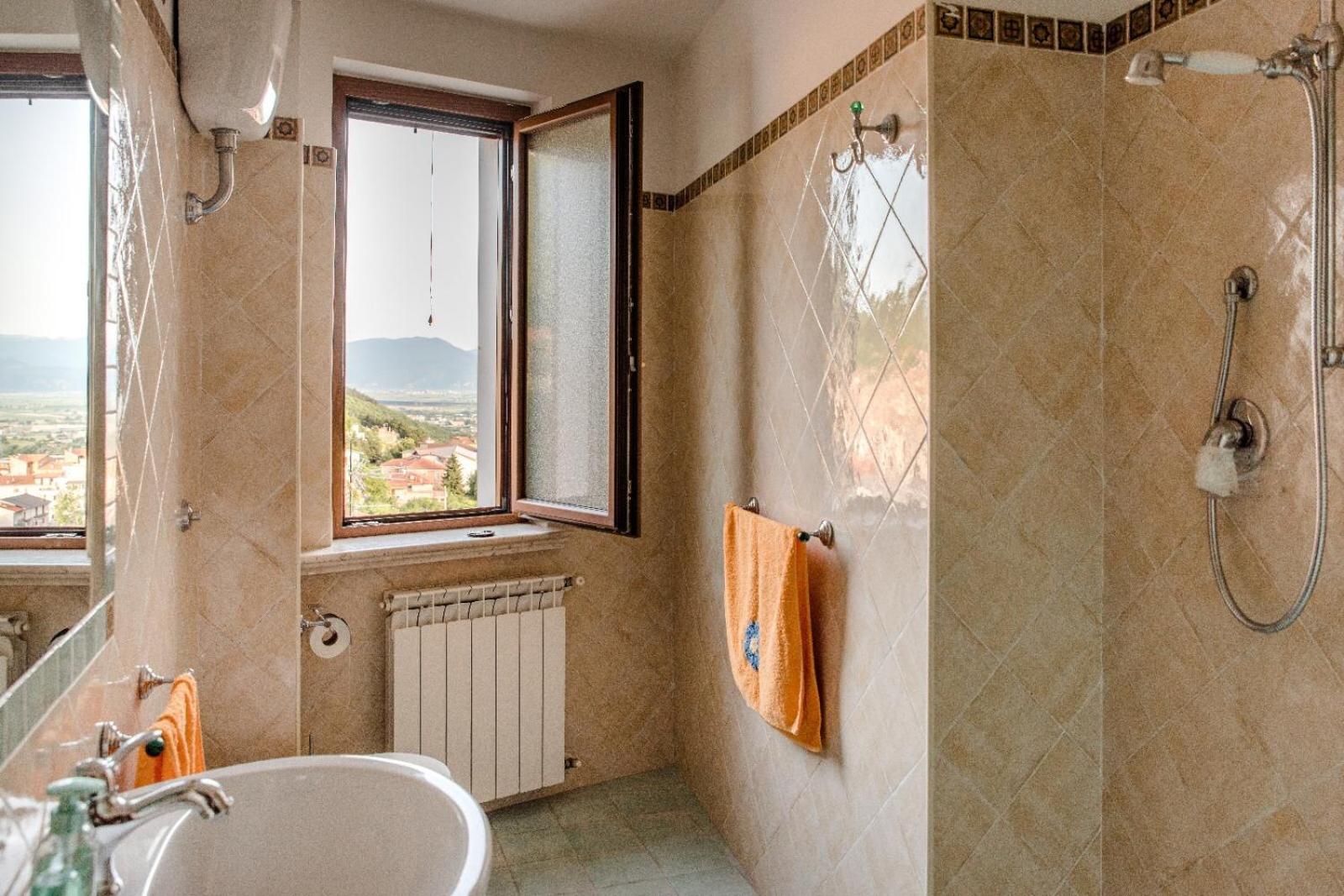 Apartment with Mountain View - Photo 34