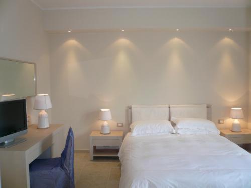 Double or Twin Room - Photo 1