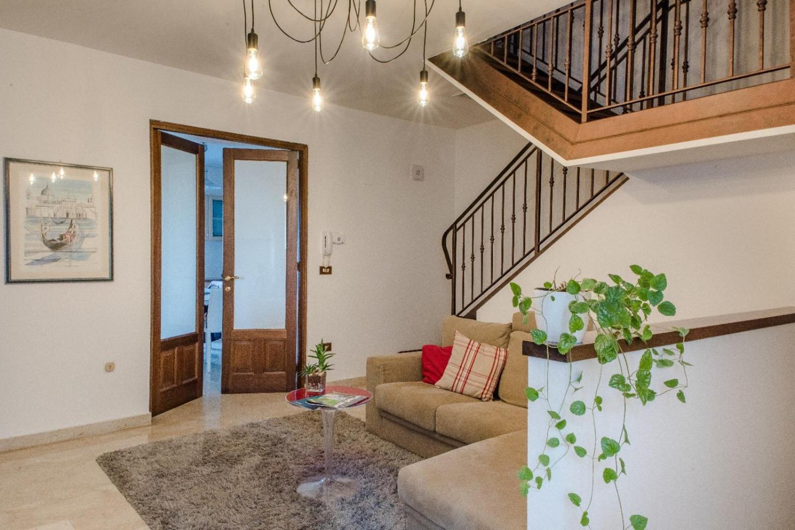 Apartment with Mountain View - Photo 1