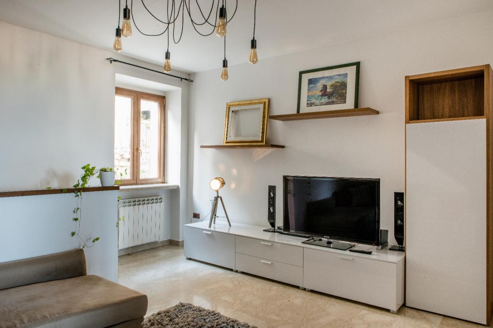 Apartment with Mountain View - Photo 3