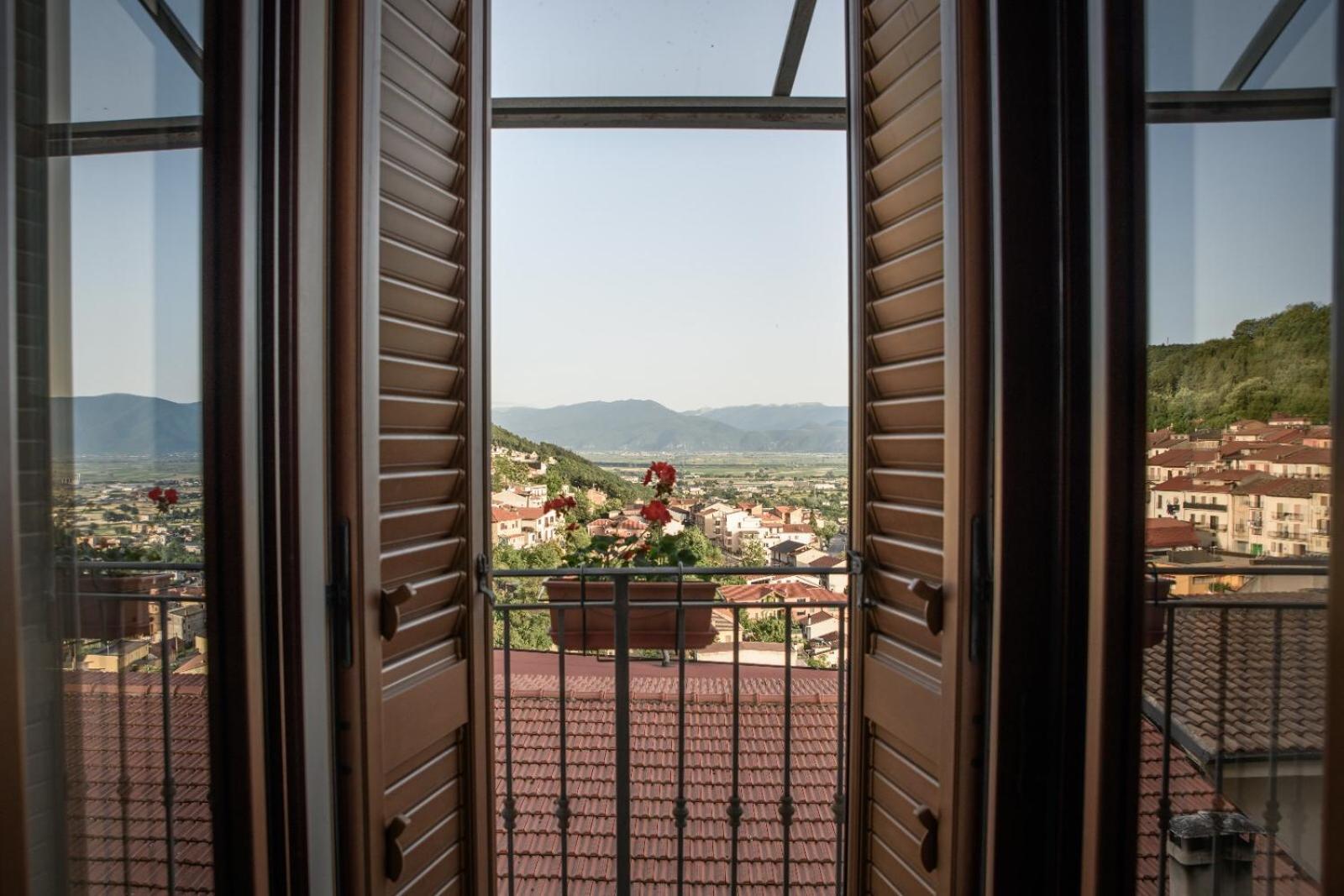 Apartment with Mountain View - Photo 33