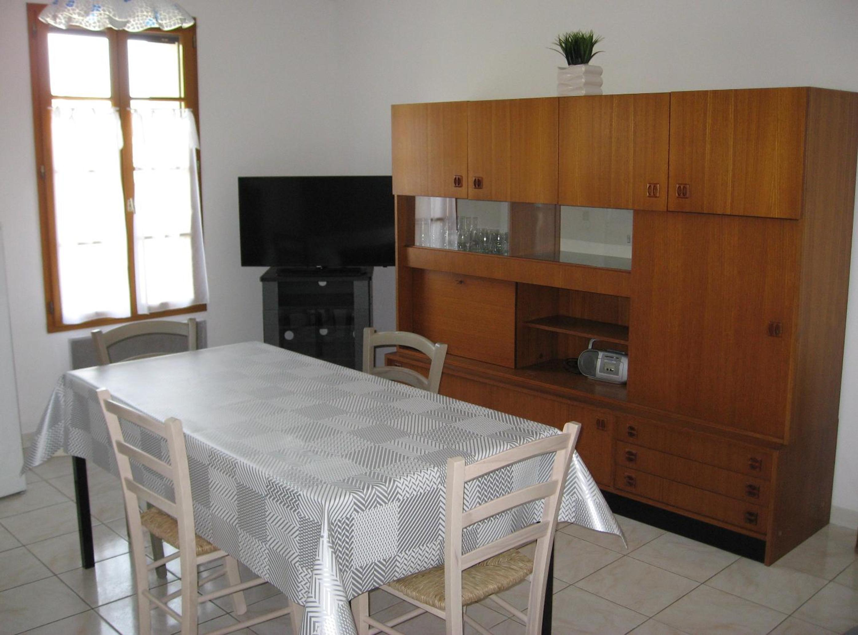 Apartment photo 2