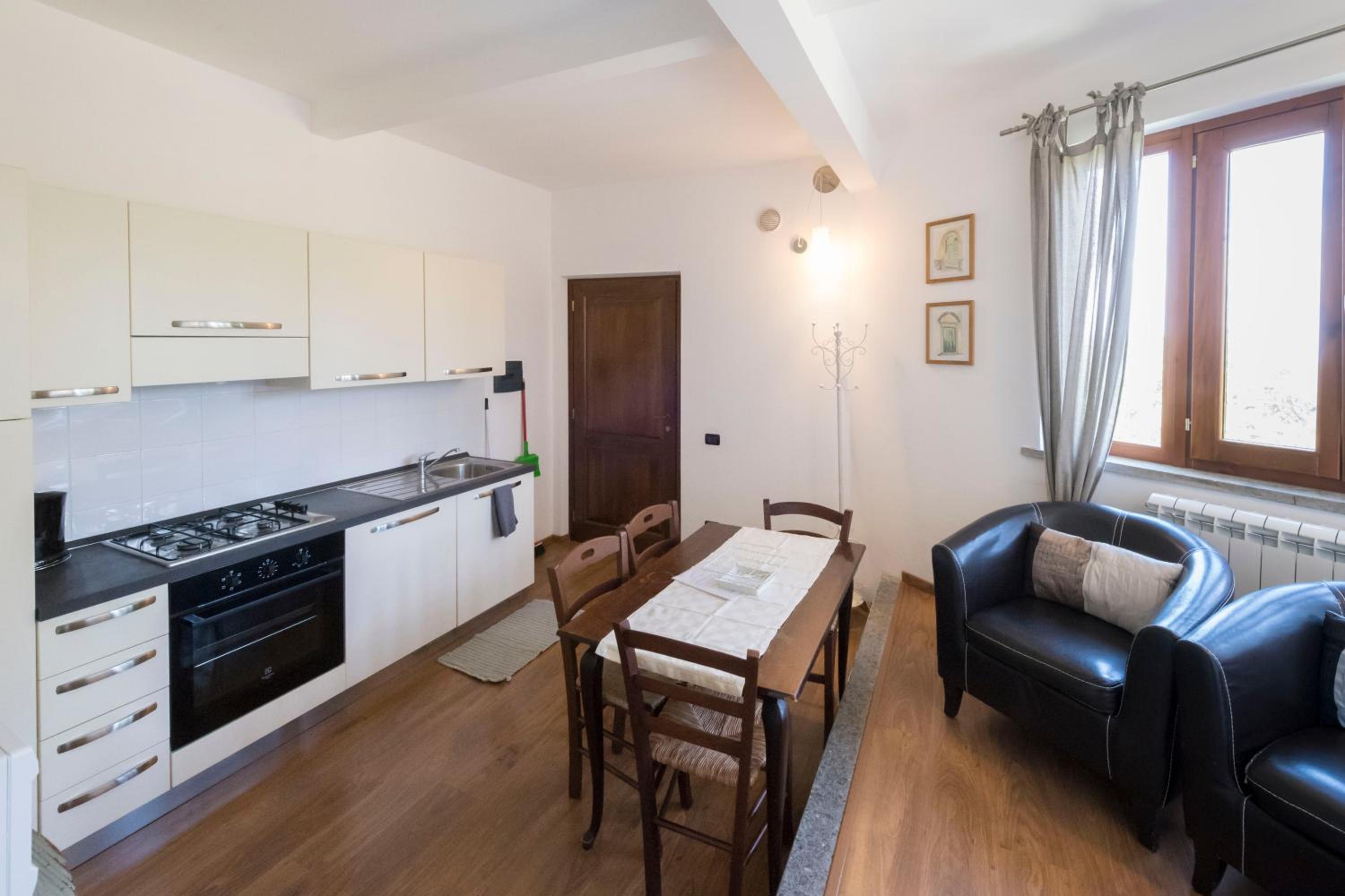Two-Bedroom Apartment with View photo 2