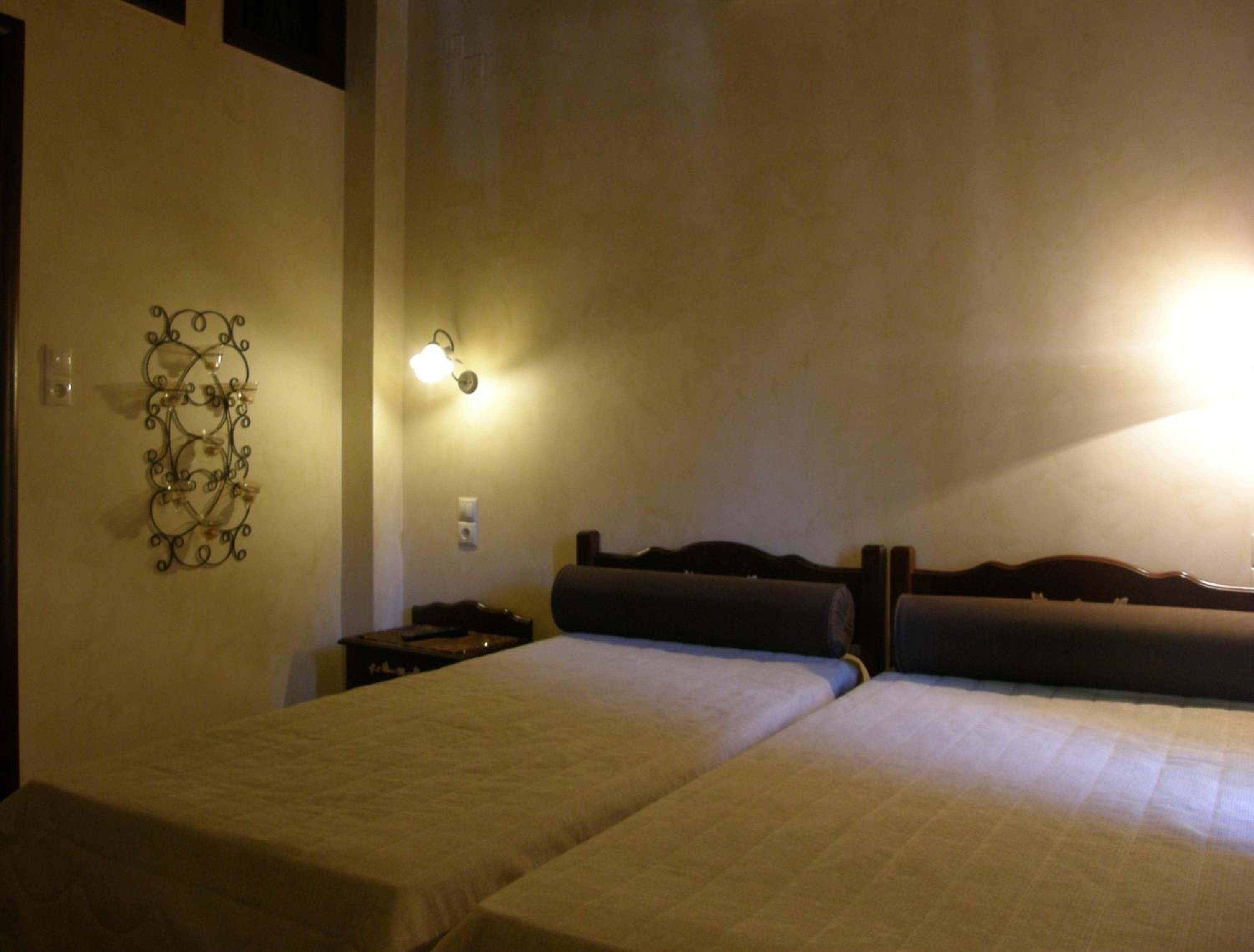 Twin Room with Meteora View - Photo 10