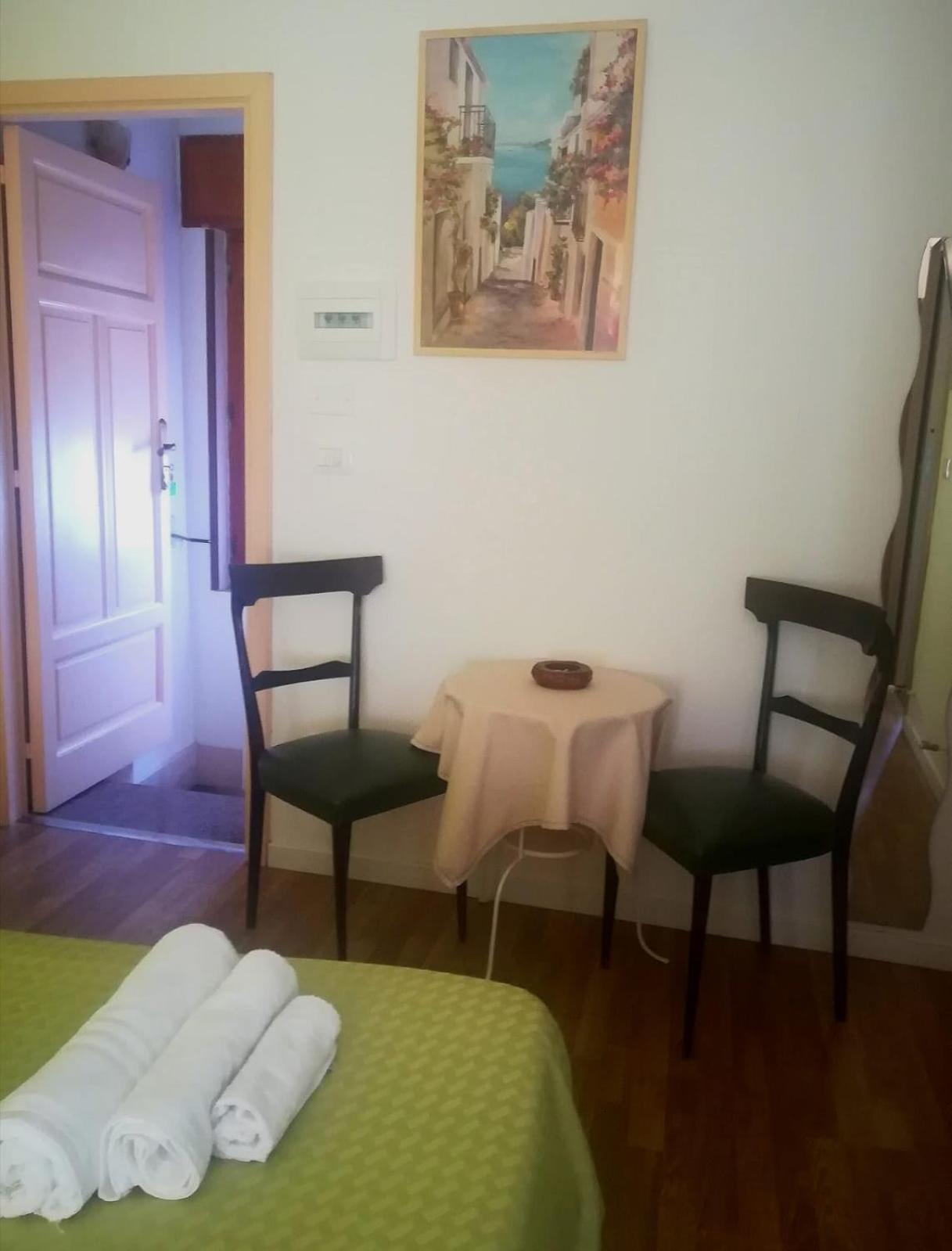 Triple Room with Private Bathroom - Photo 8