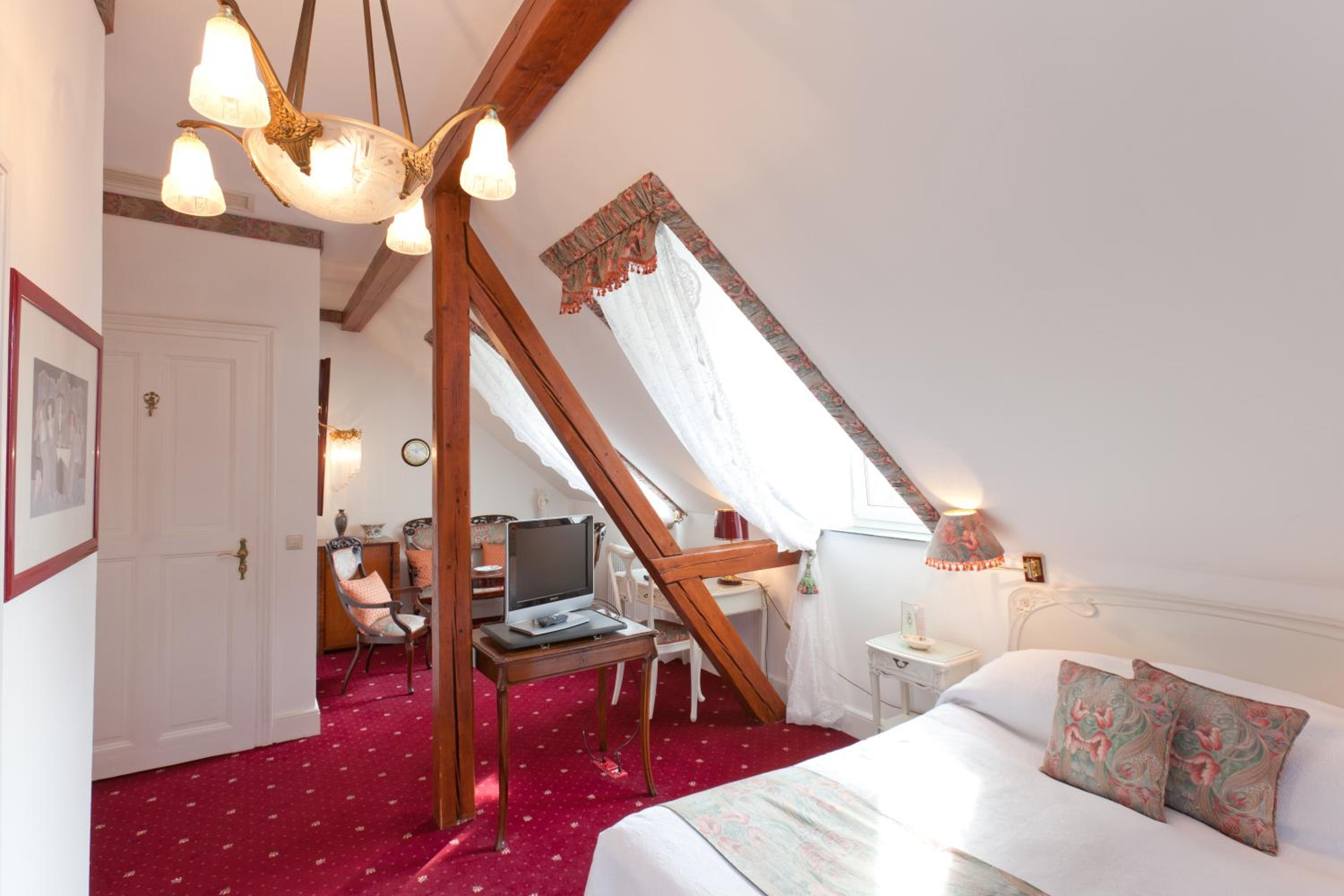 Deluxe Room - Photo 4