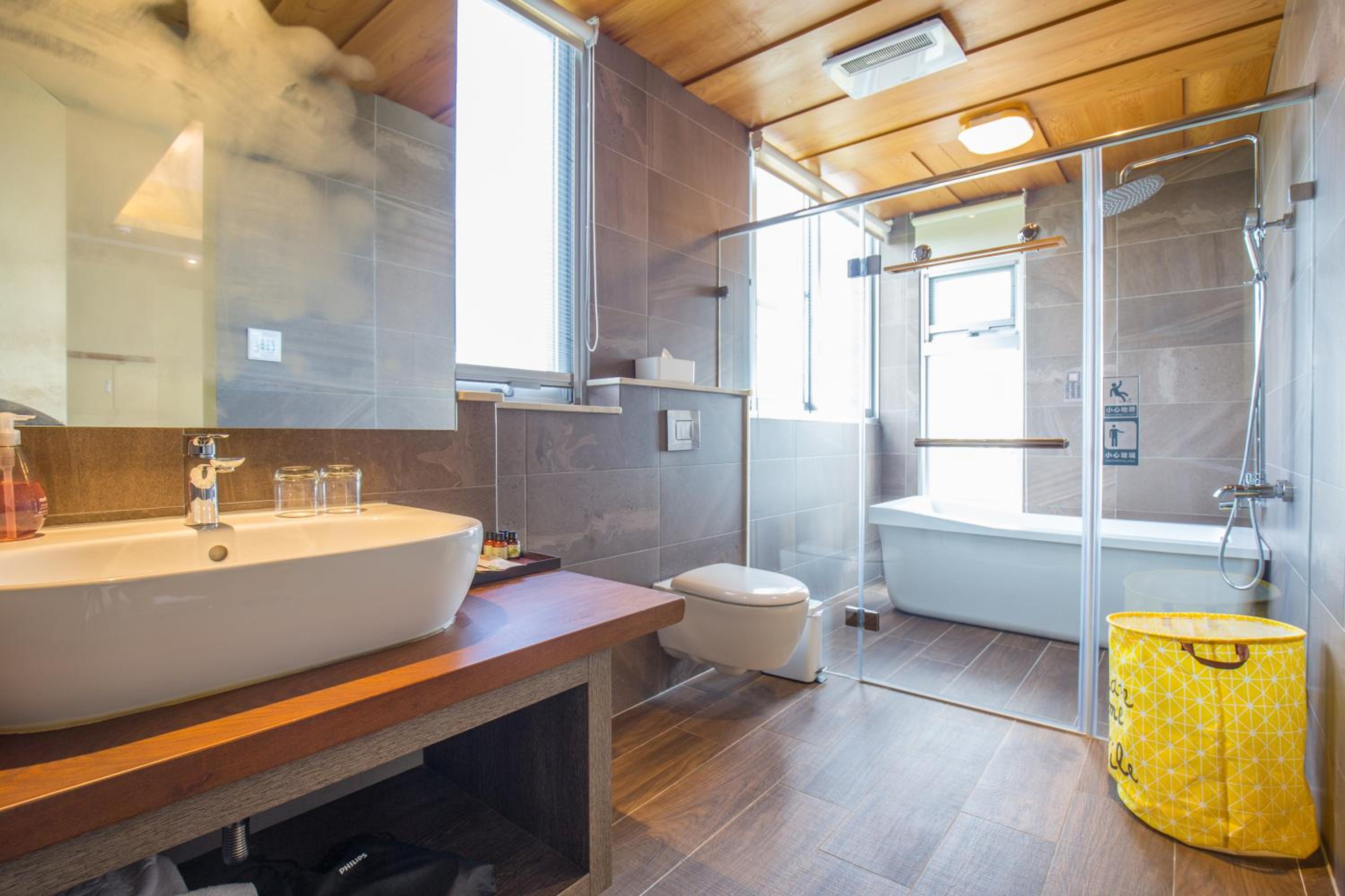 Deluxe Double Room with Balcony - Photo 38