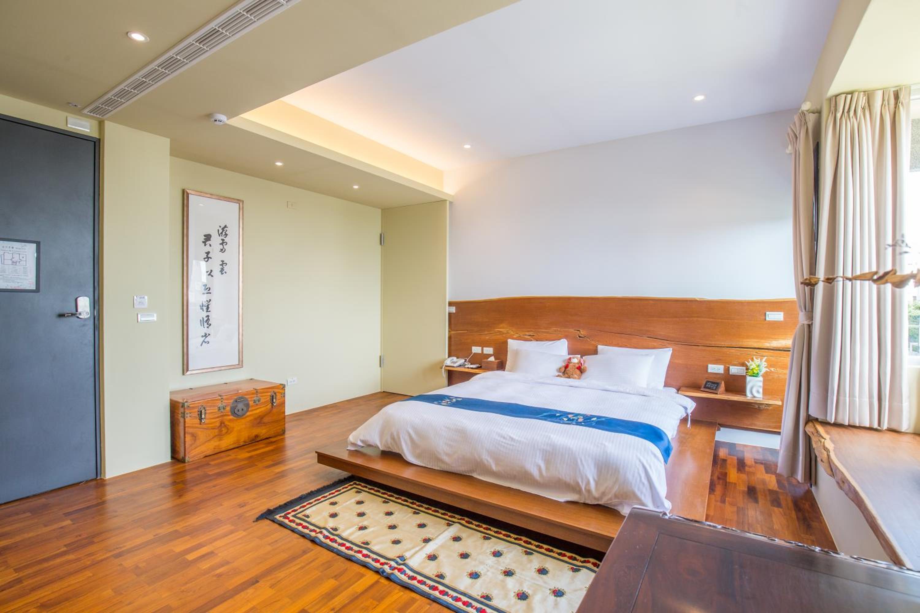 Deluxe Double Room with Balcony - Photo 23