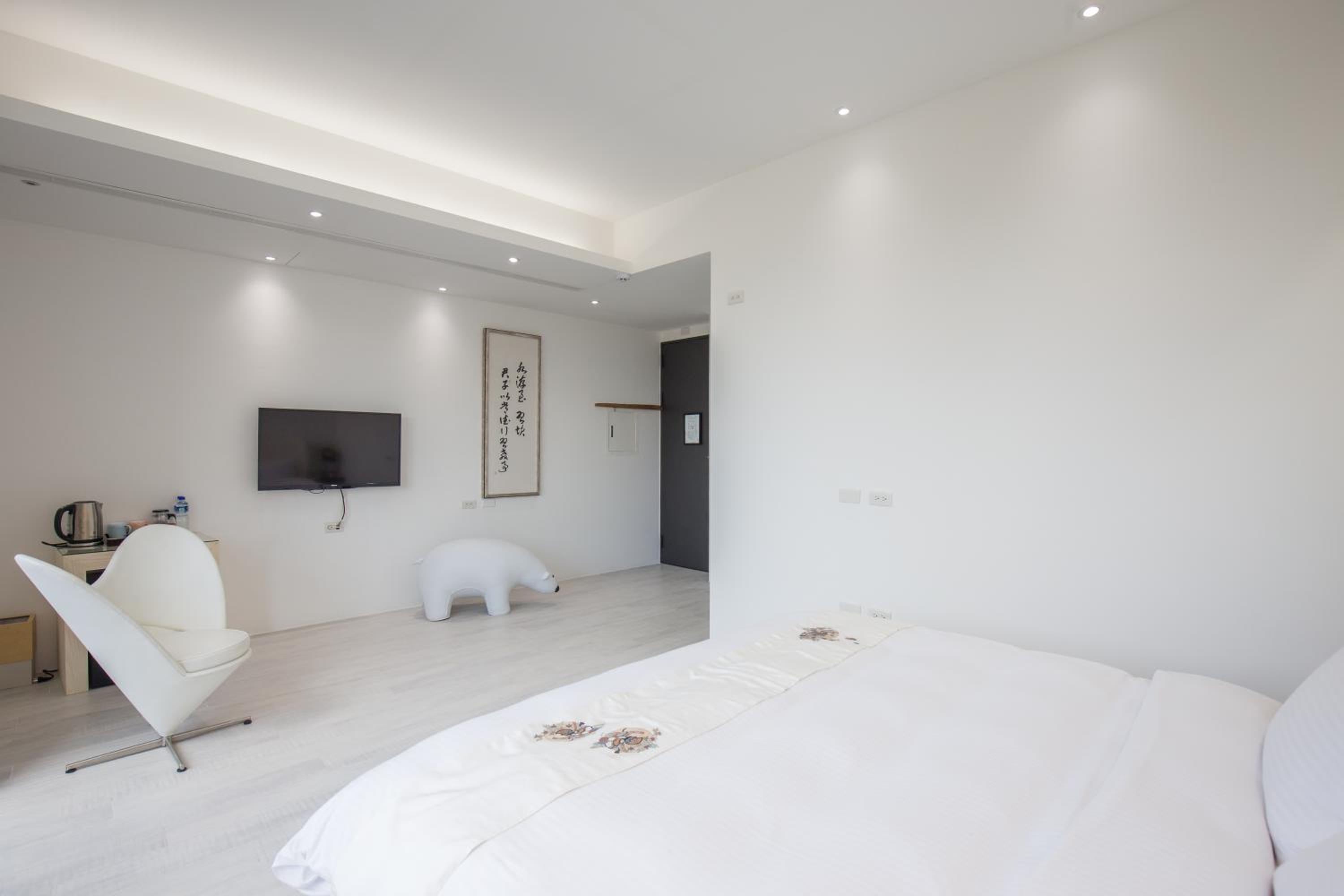 Deluxe Double Room with Balcony - Photo 6