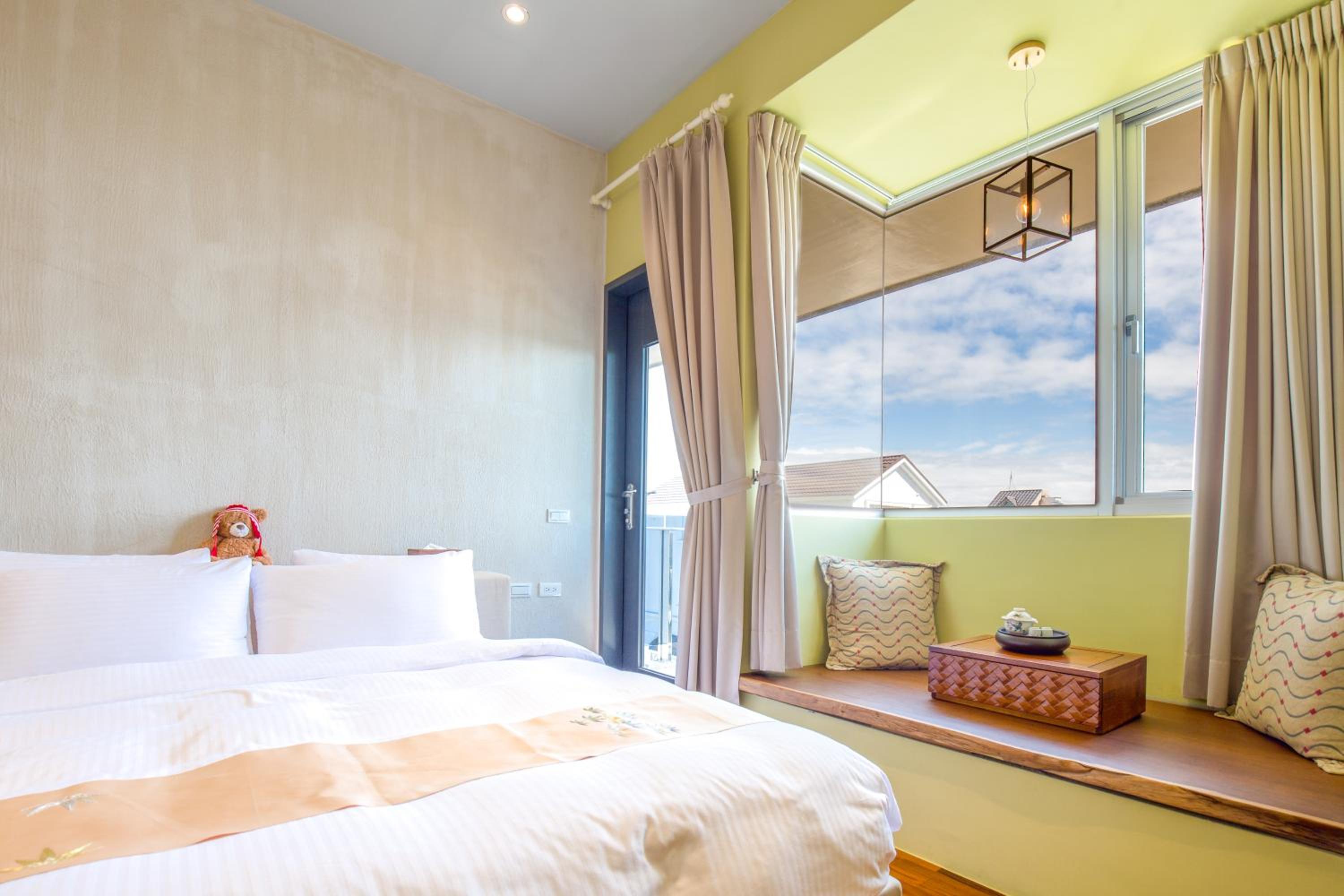 Deluxe Double Room with Balcony - Photo 16