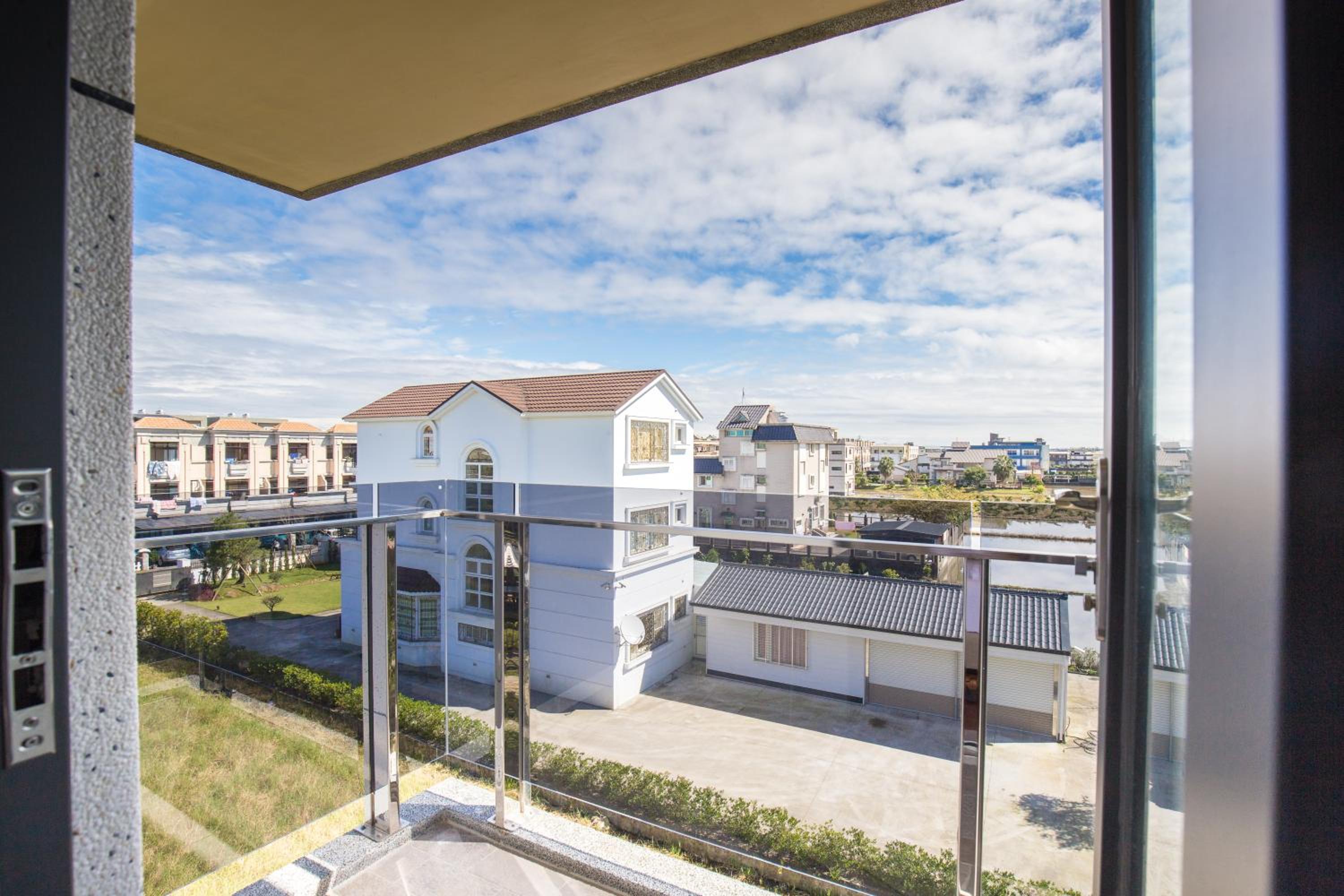 Deluxe Double Room with Balcony - Photo 15