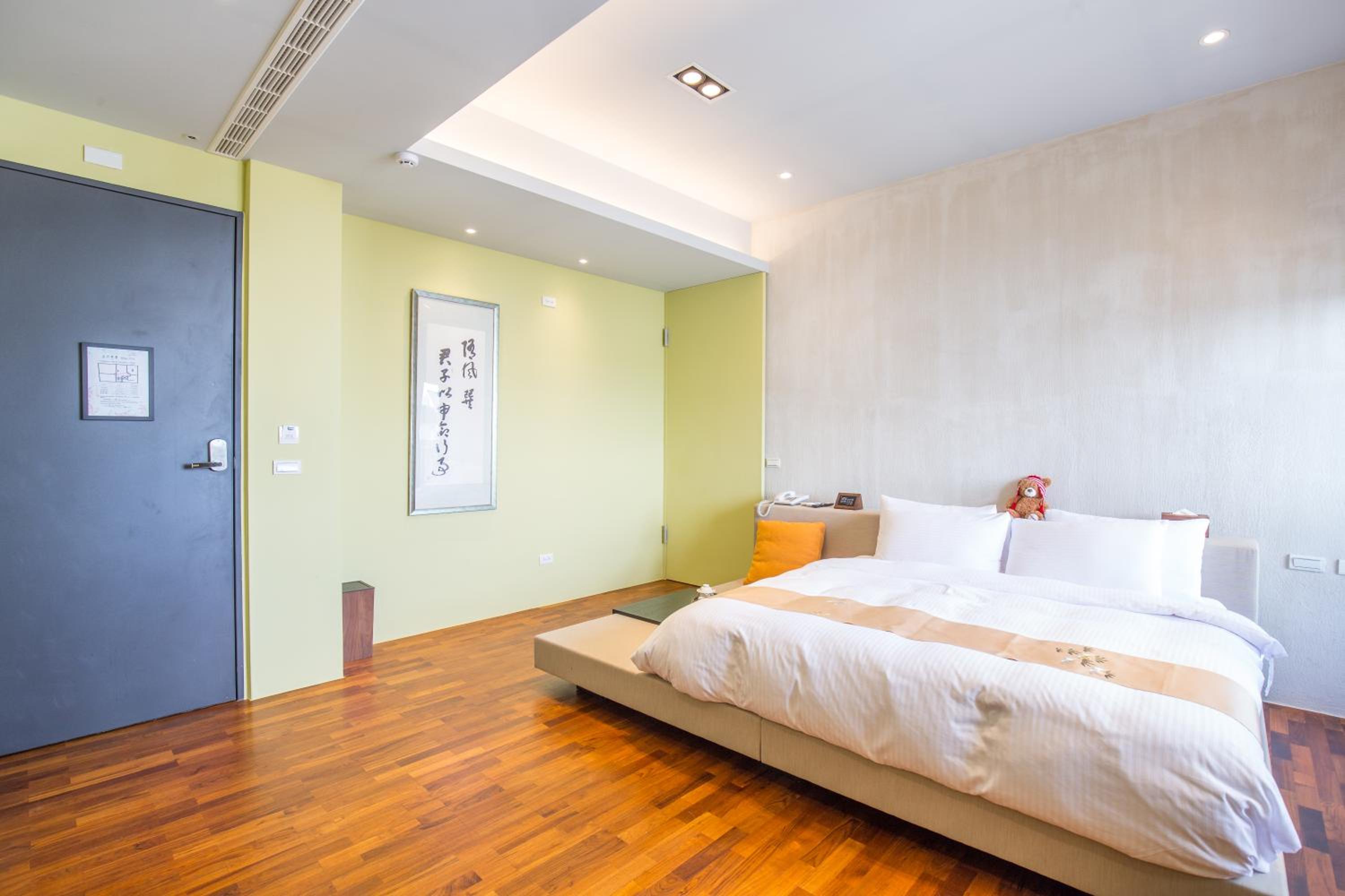 Deluxe Double Room with Balcony - Photo 13