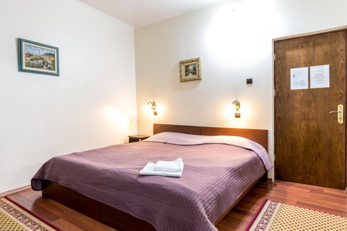 Twin Room - Photo 1