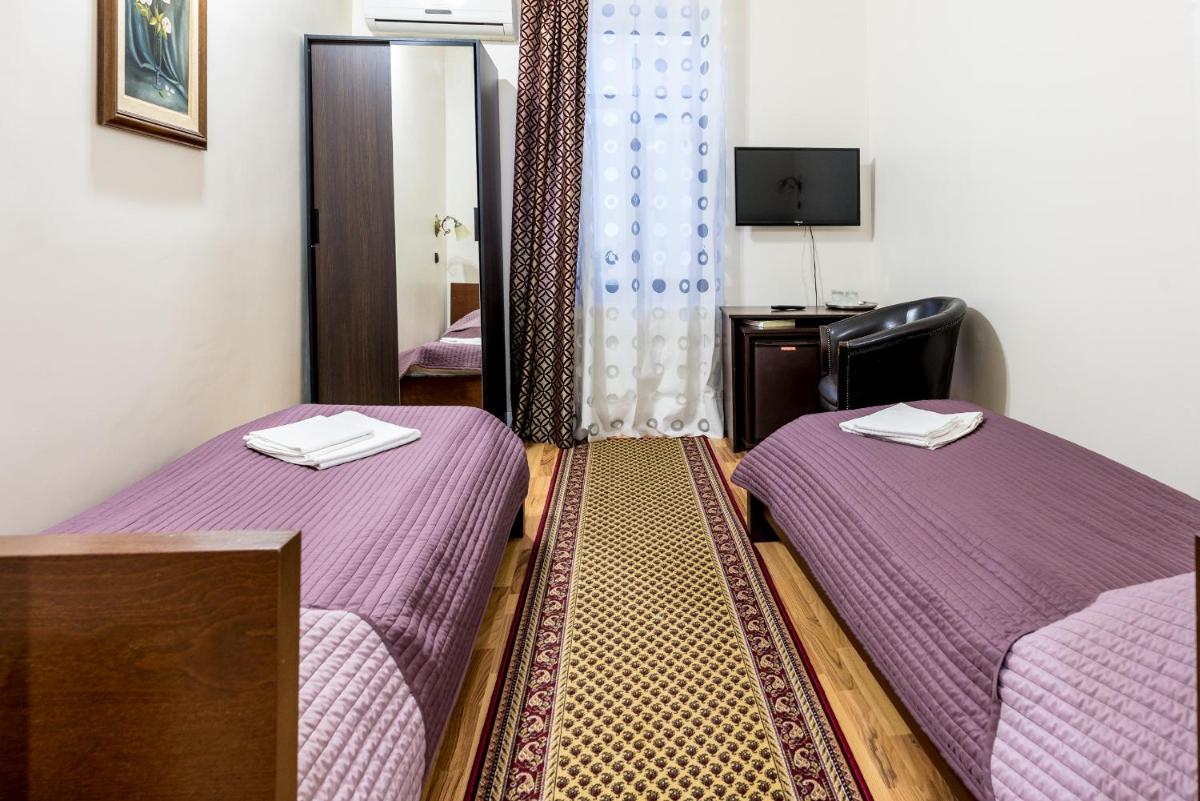 Twin Room - Photo 4