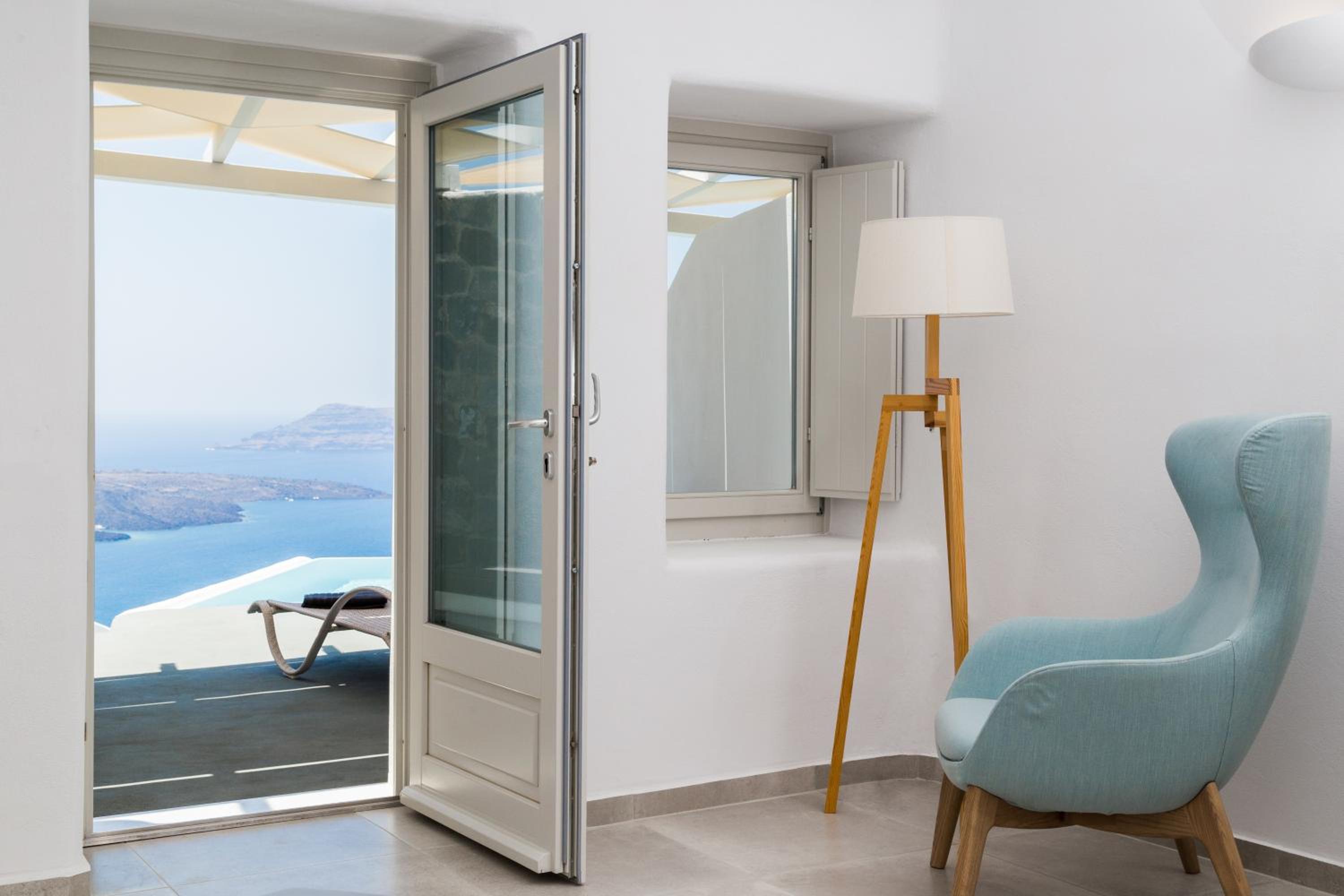 Moonstone Suite with Private Pool and Caldera View photo 3