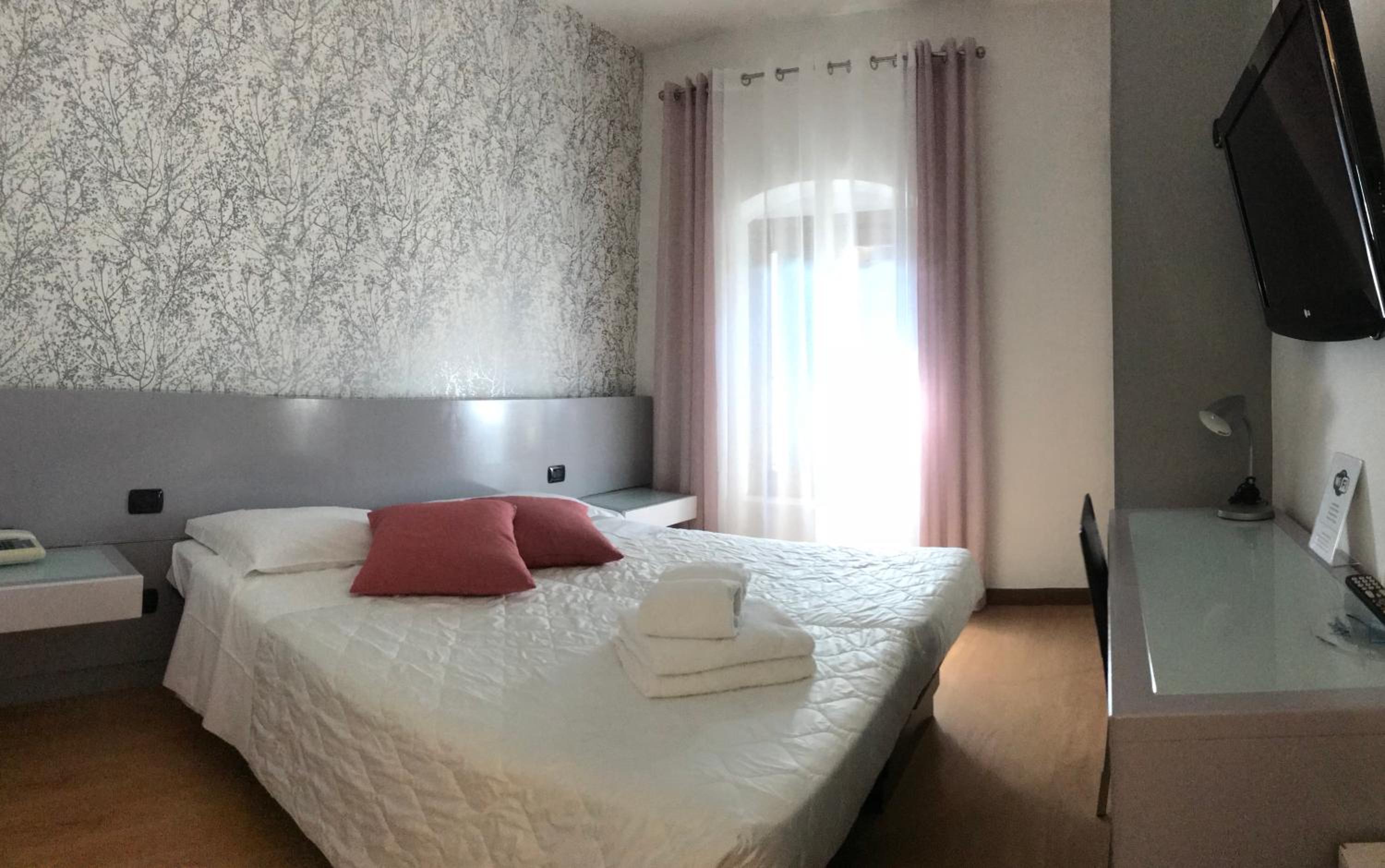 Double Room - Photo 14