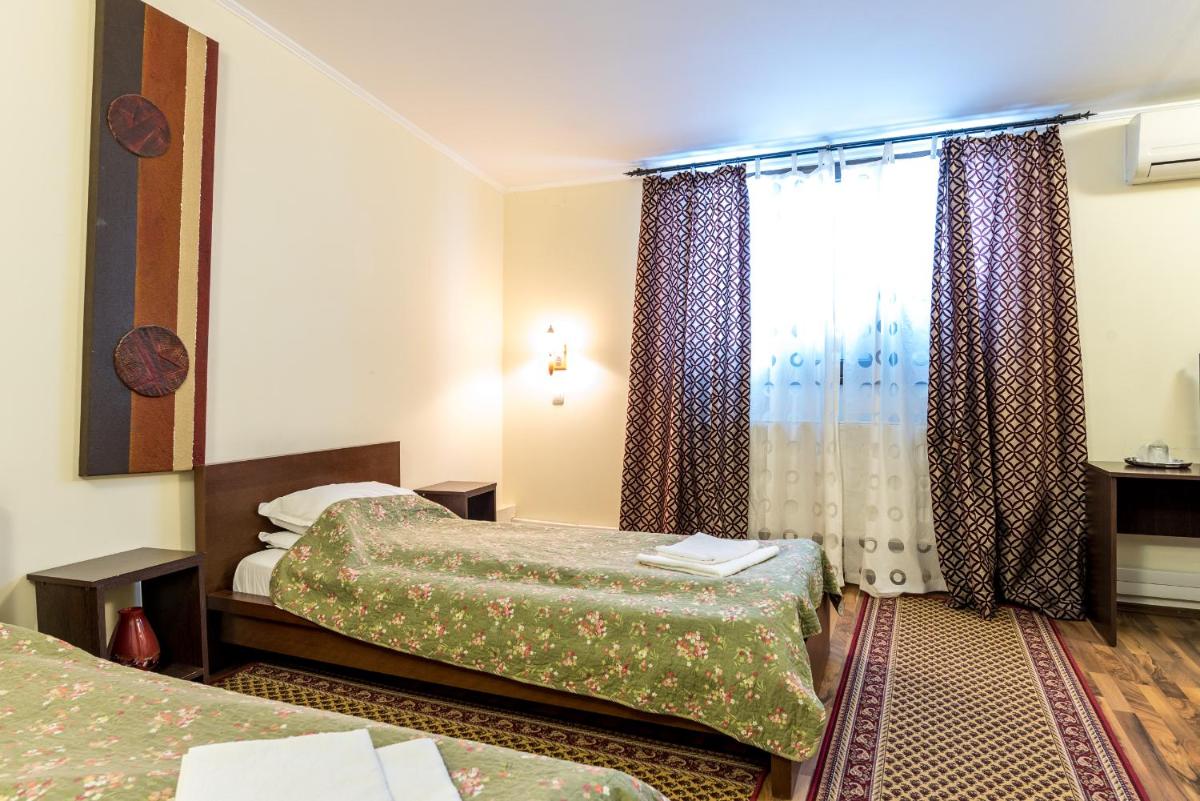 Twin Room - Photo 3