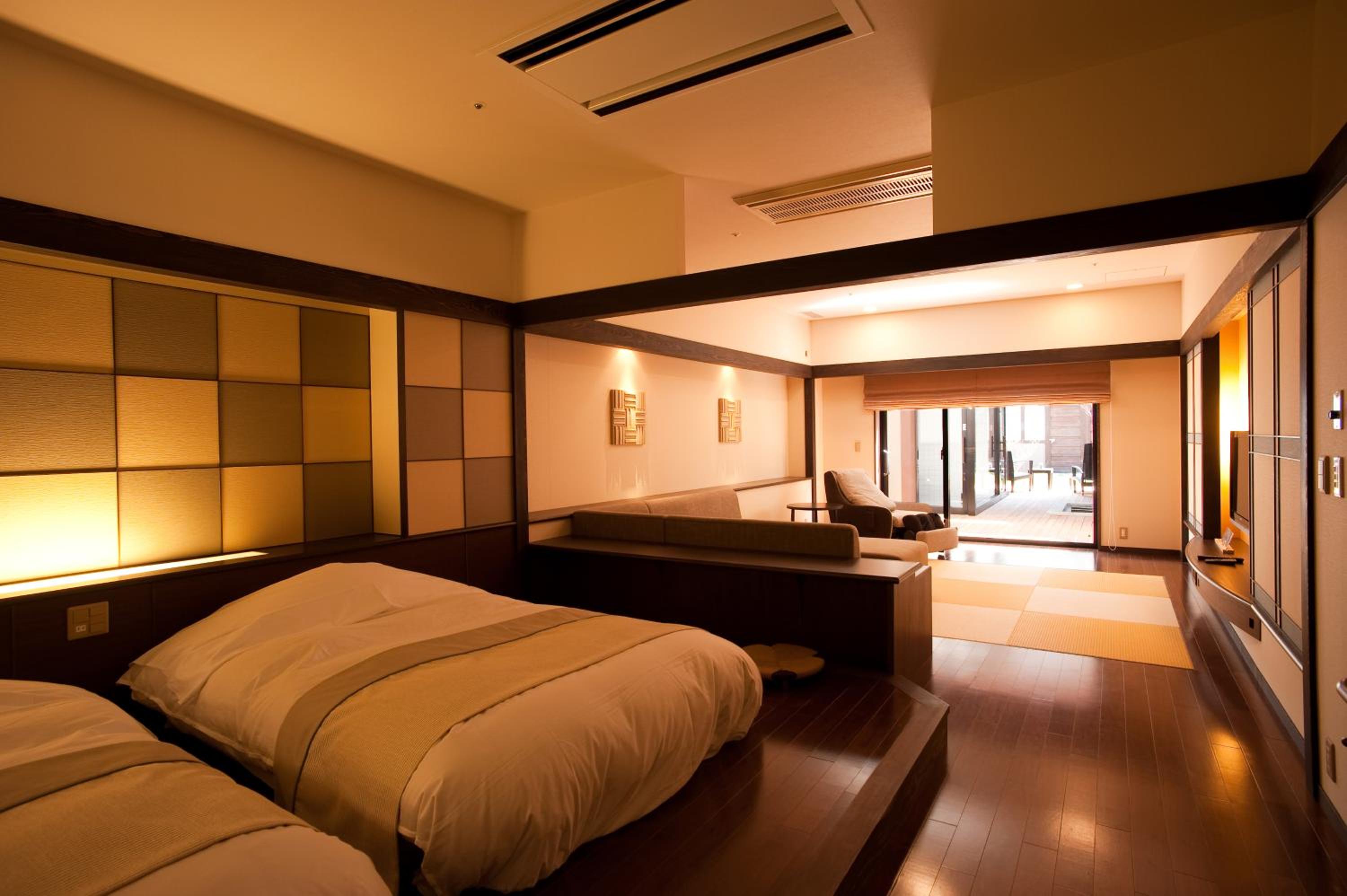 Room with Tatami Area and Onsen Open-Air Bath - Buffet Breakfast + Kaiseki Dinner Included - Photo 13