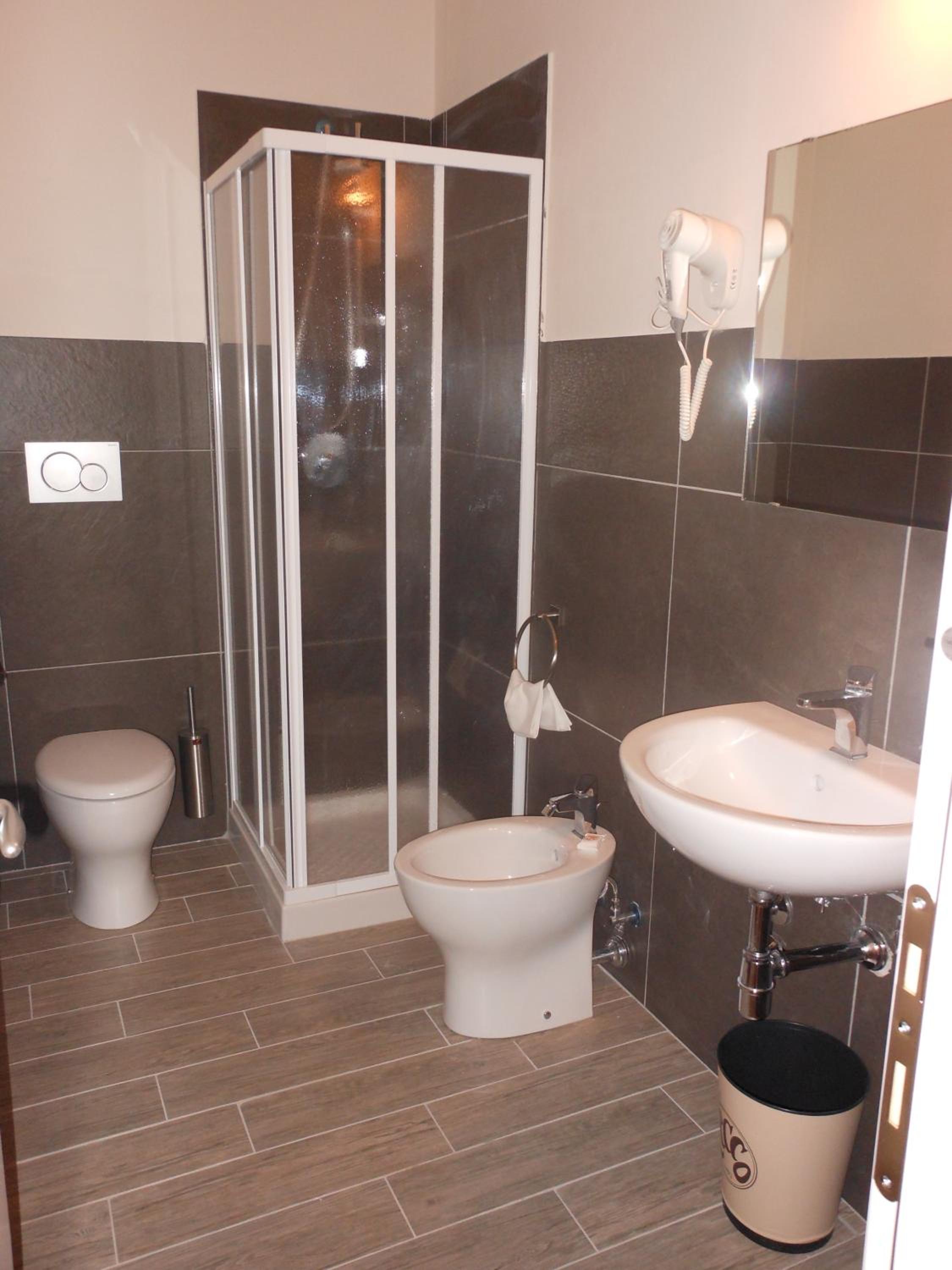 Double Room - Photo 2