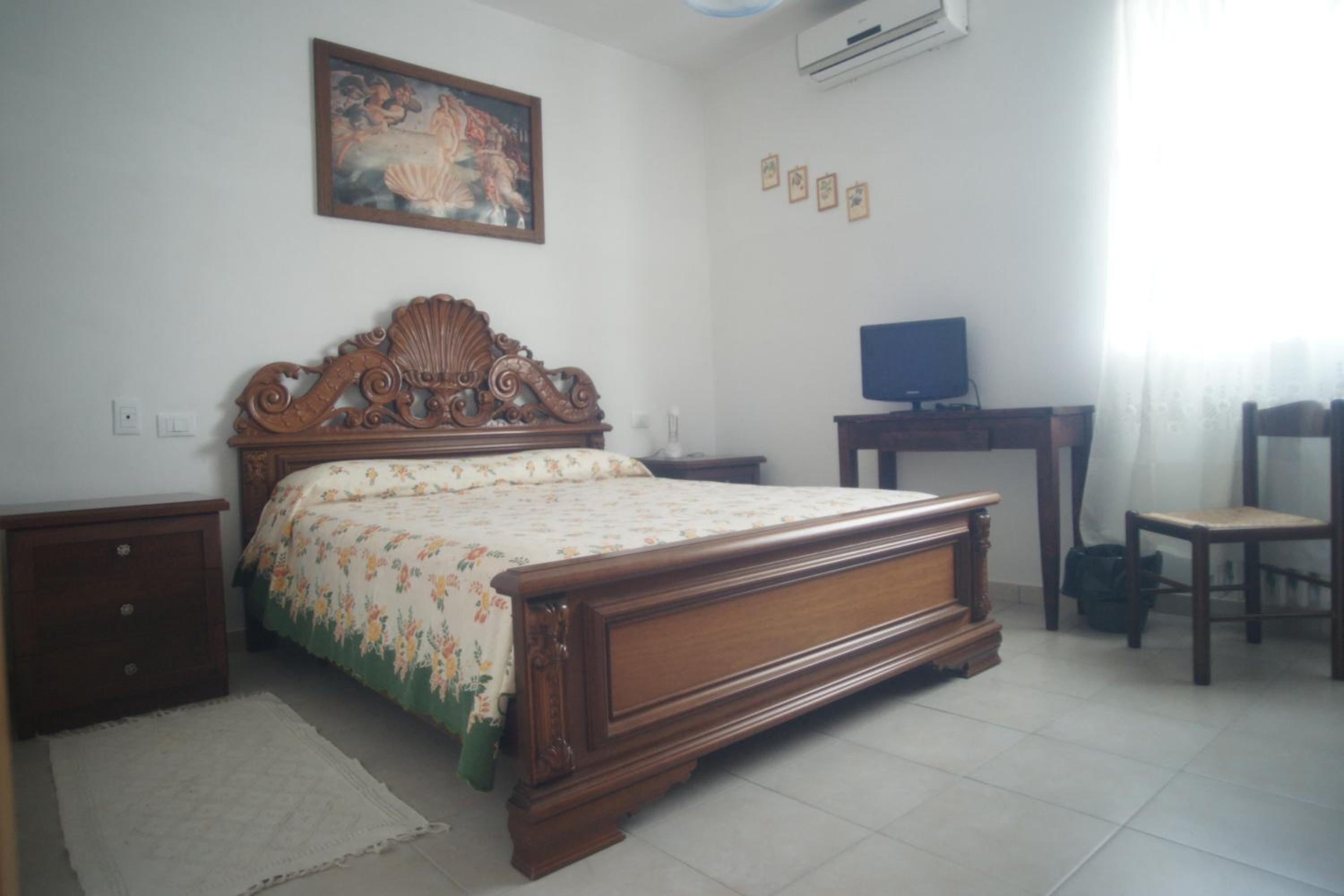 Double Room with Private Bathroom - Photo 1