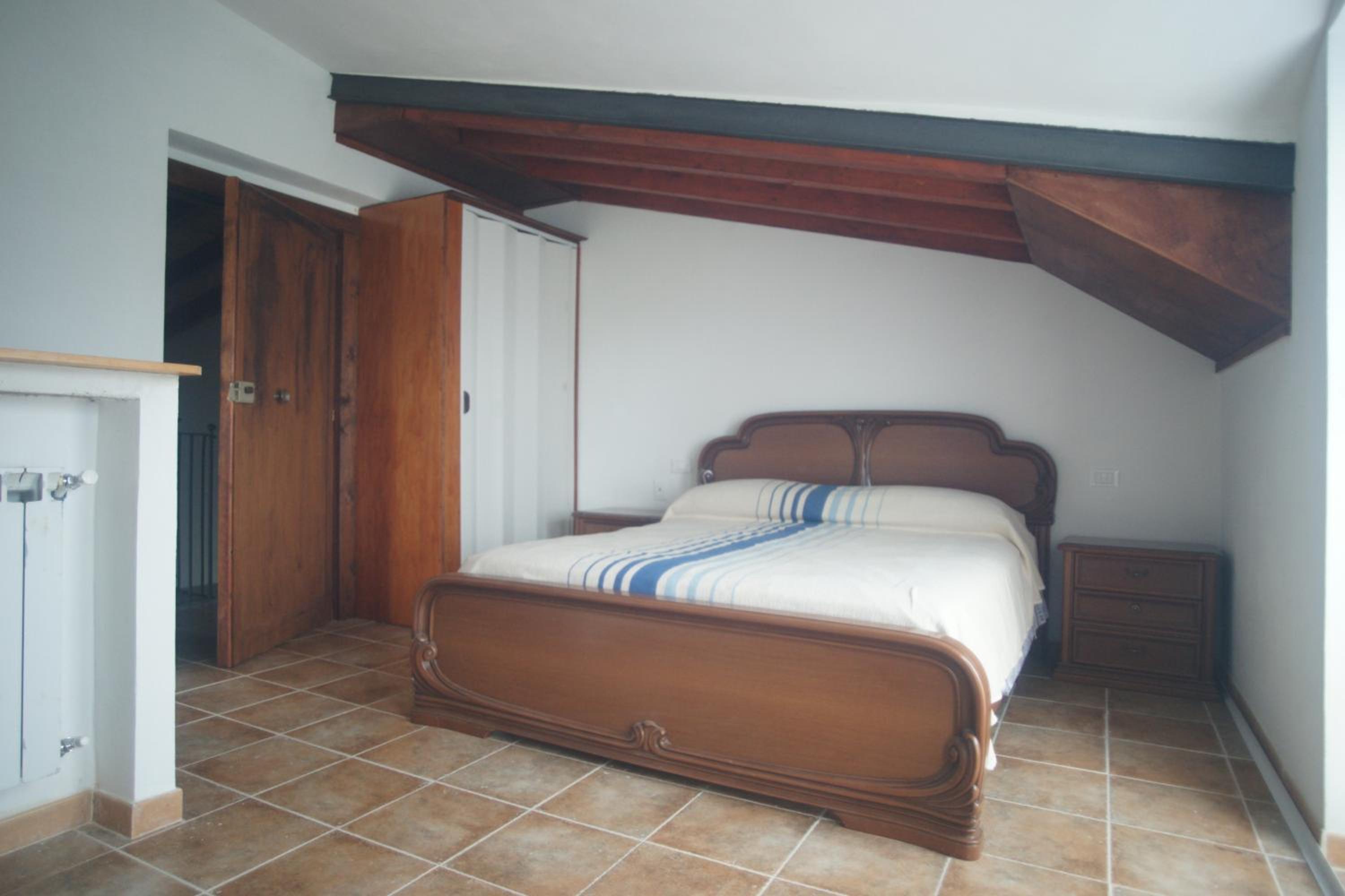 Double Room with Private Bathroom - Photo 3